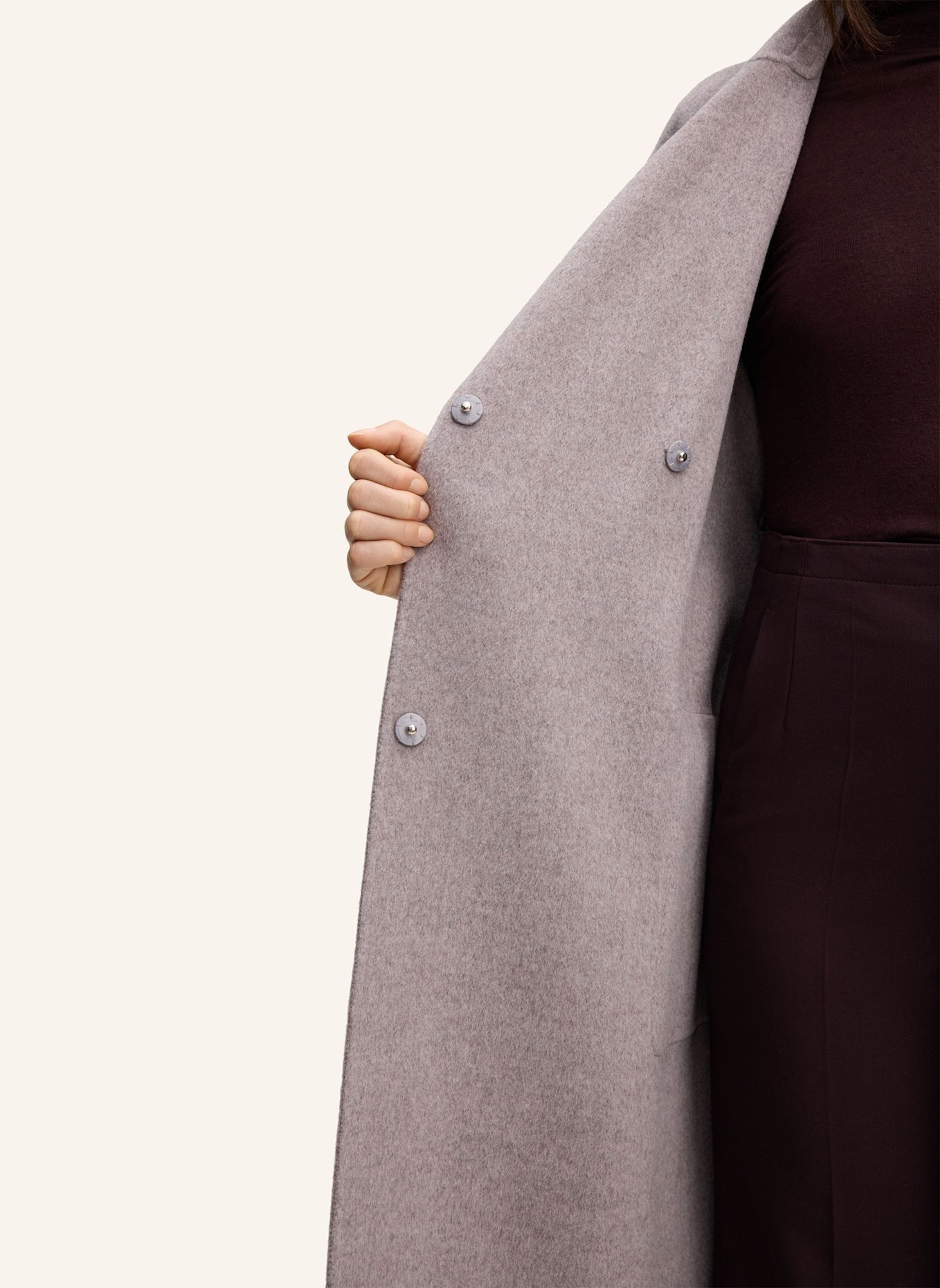 windsor. Mantel: TAUPE