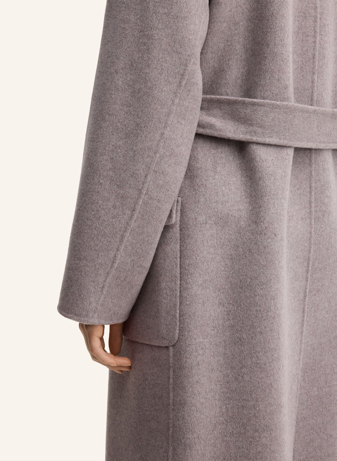 windsor. Mantel: TAUPE