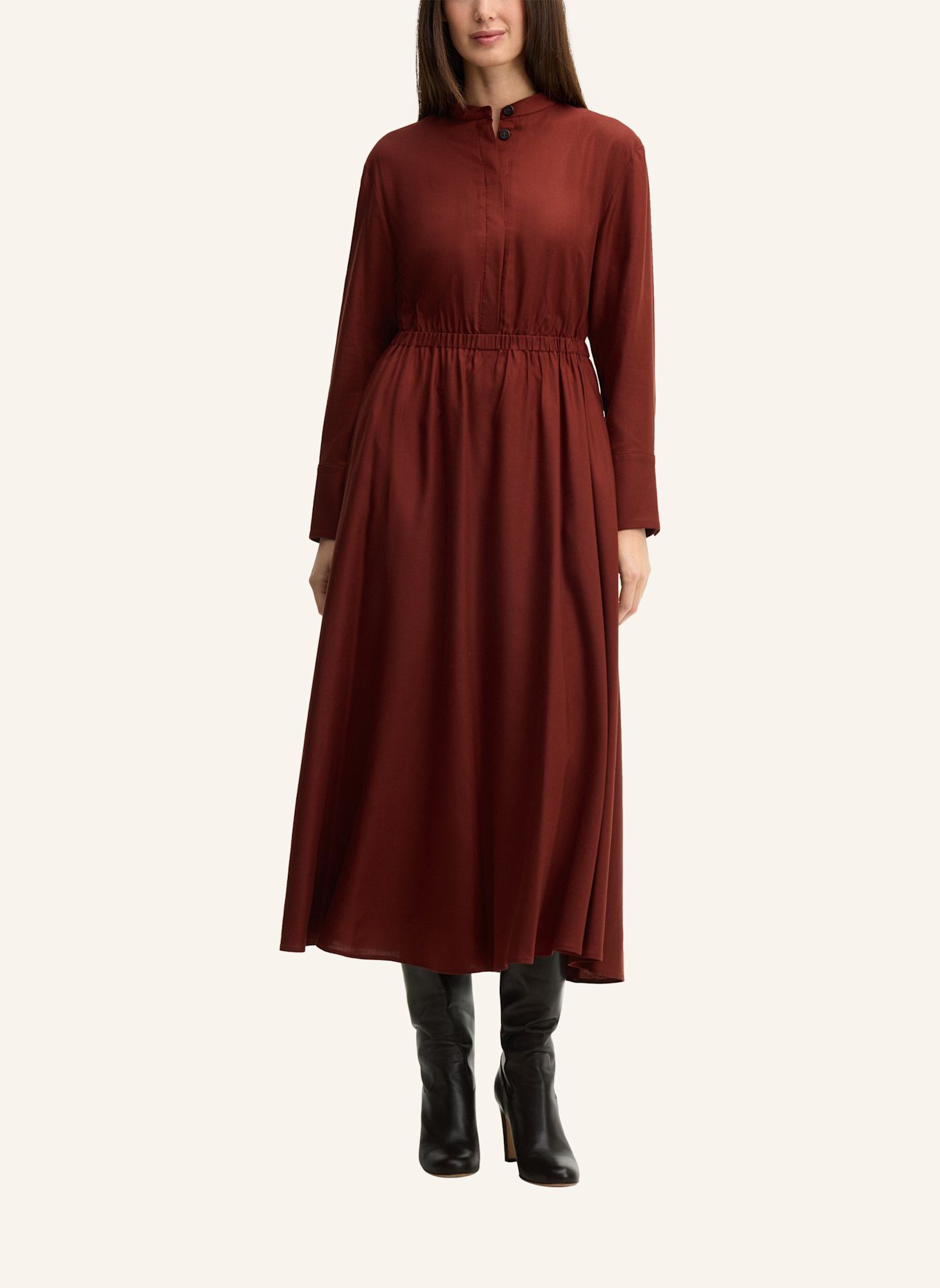 windsor. Kleid: DUNKELROT