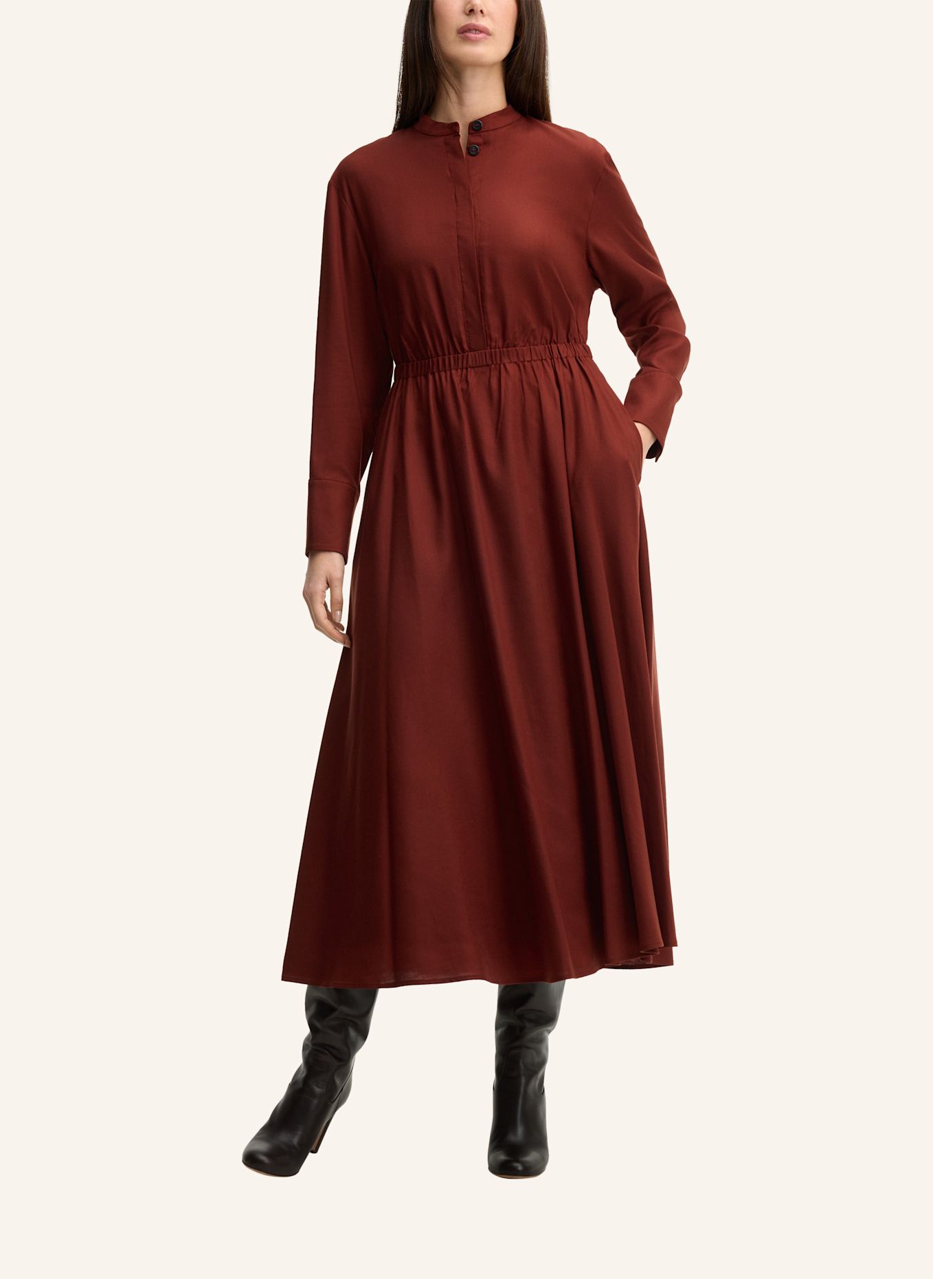windsor. Kleid: DUNKELROT