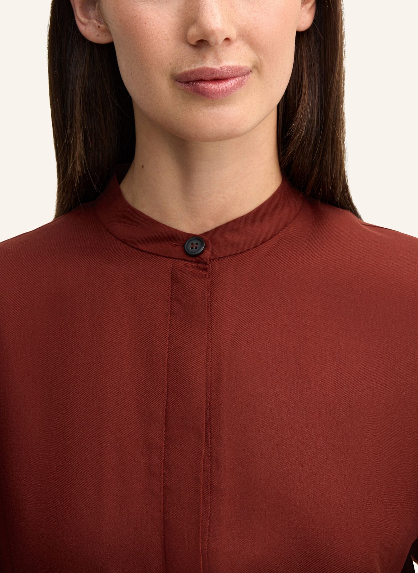 windsor. Kleid: DUNKELROT