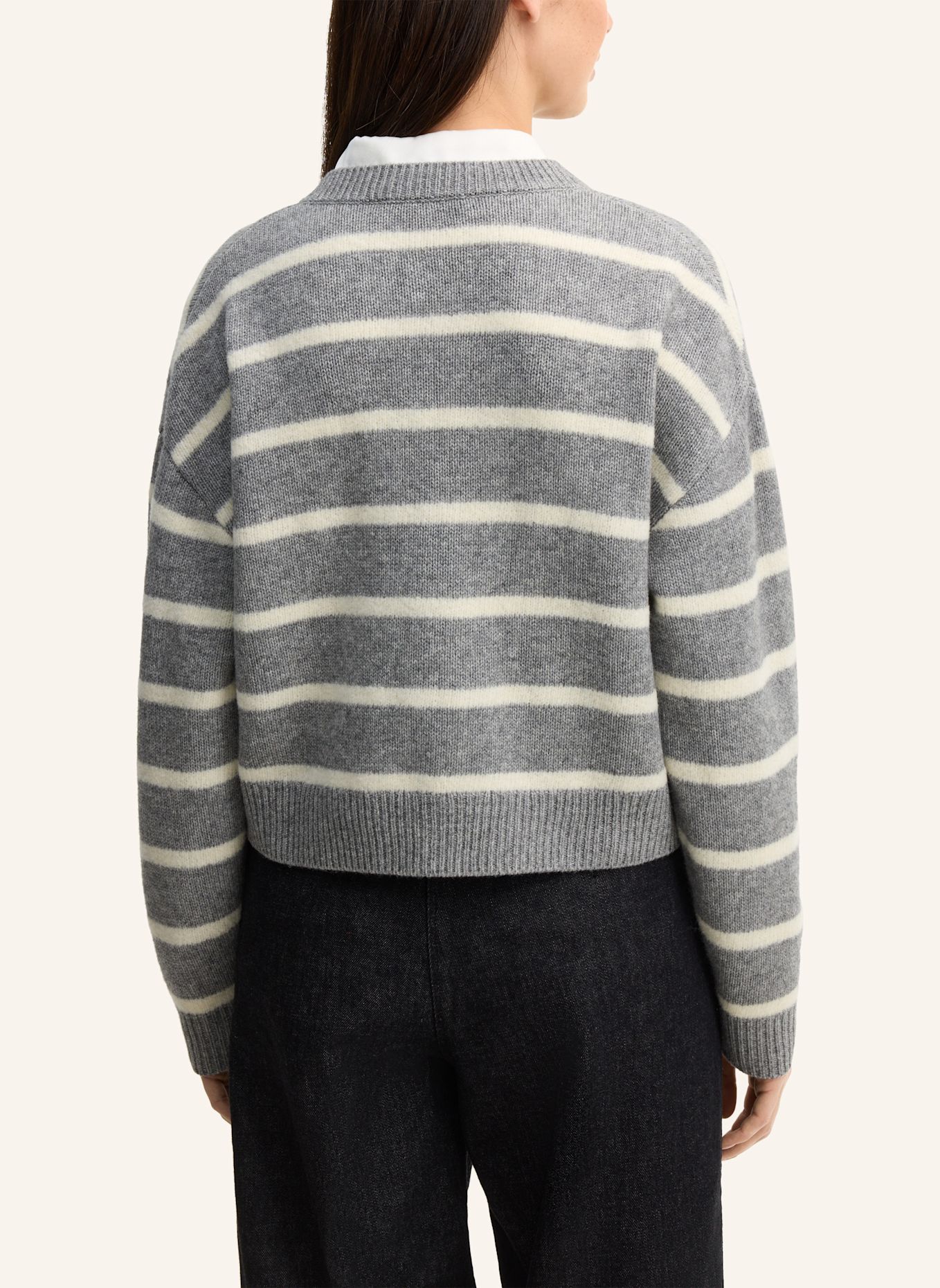 windsor. Cardigan: GRAU