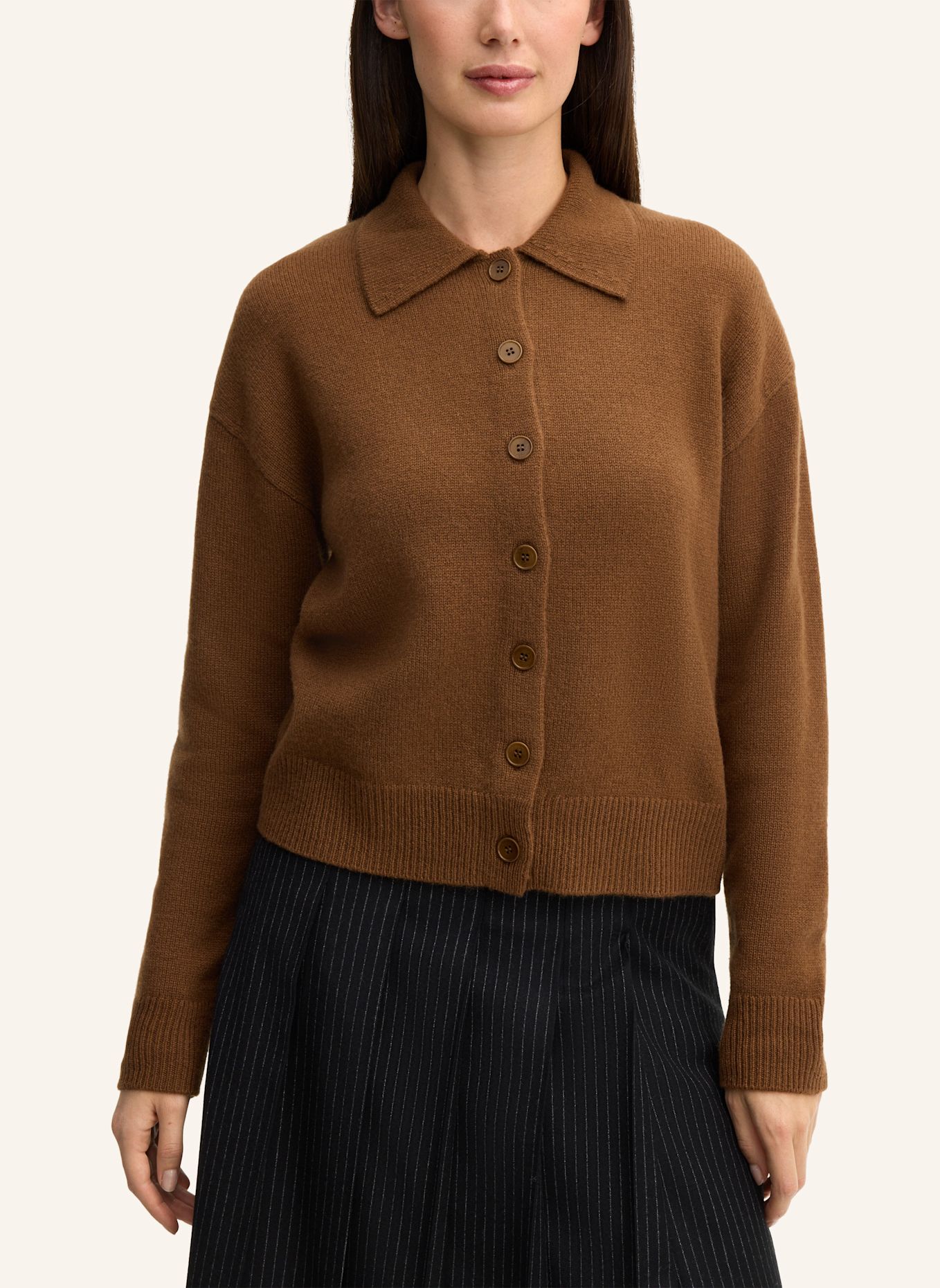 windsor. Cardigan: CAMEL