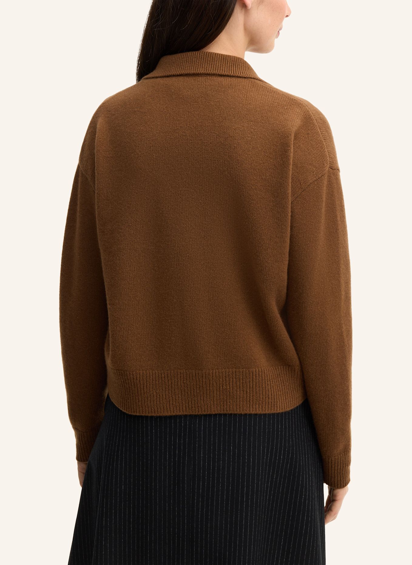 windsor. Cardigan: CAMEL
