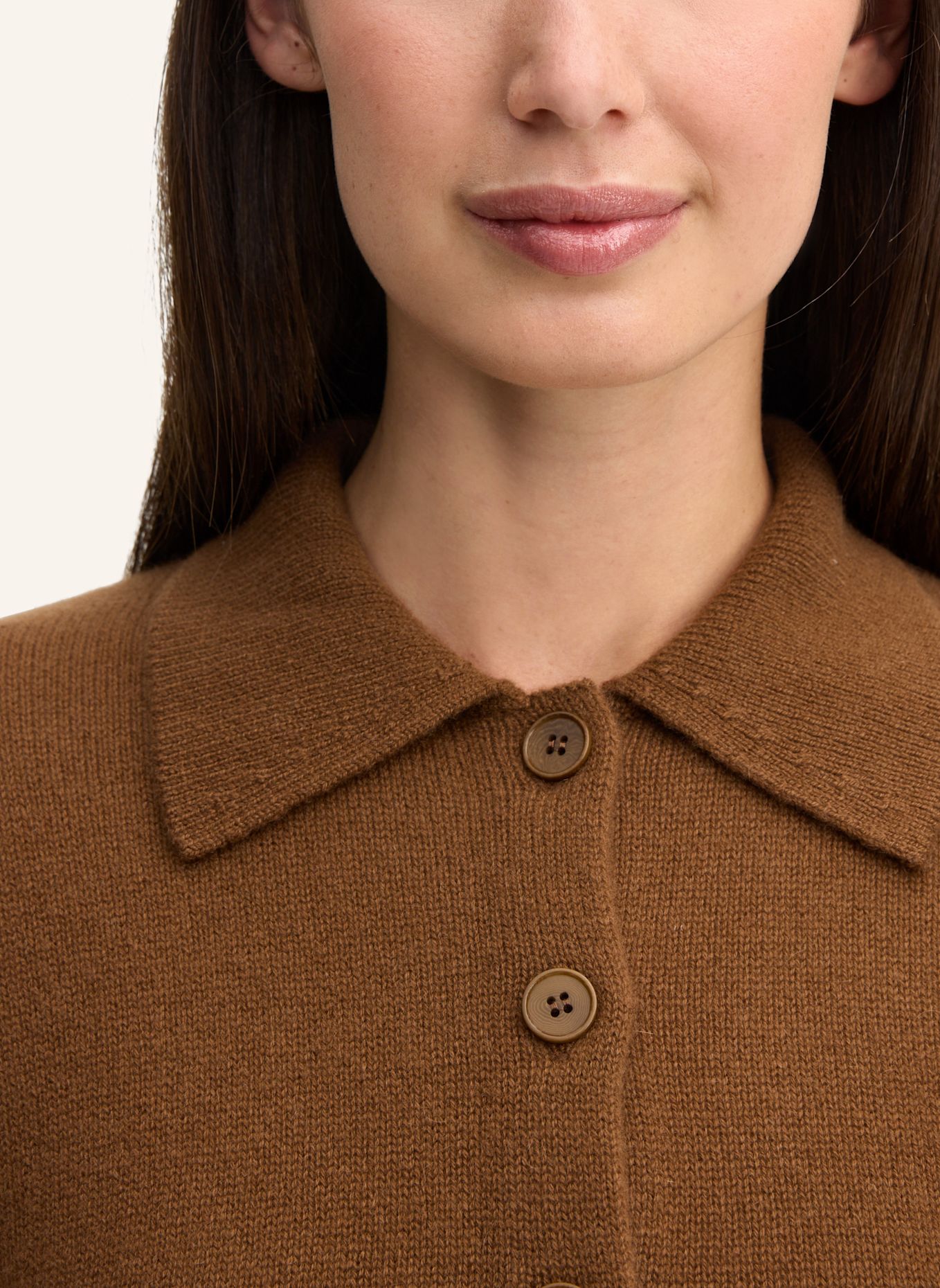 windsor. Cardigan: CAMEL