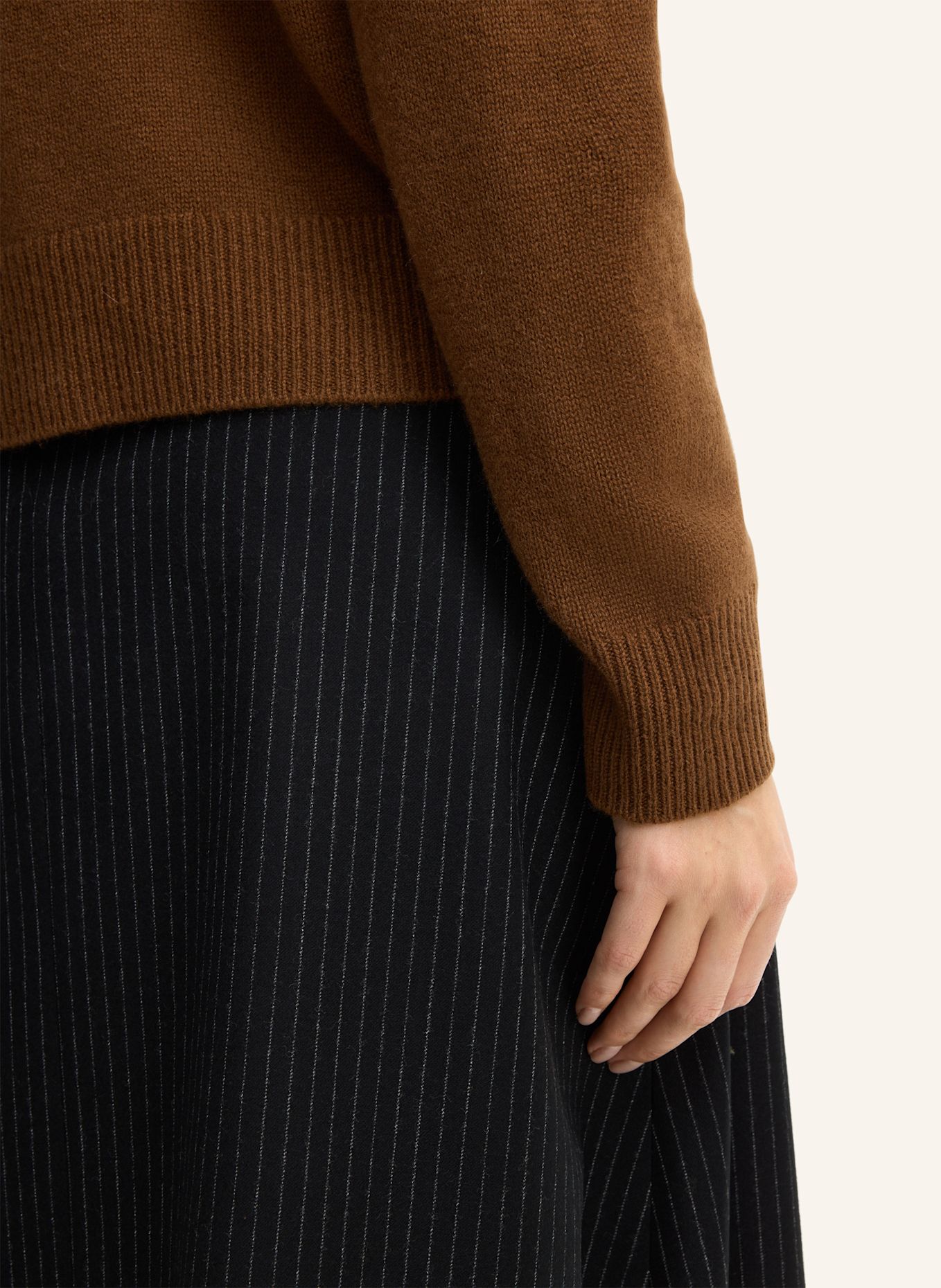 windsor. Cardigan: CAMEL
