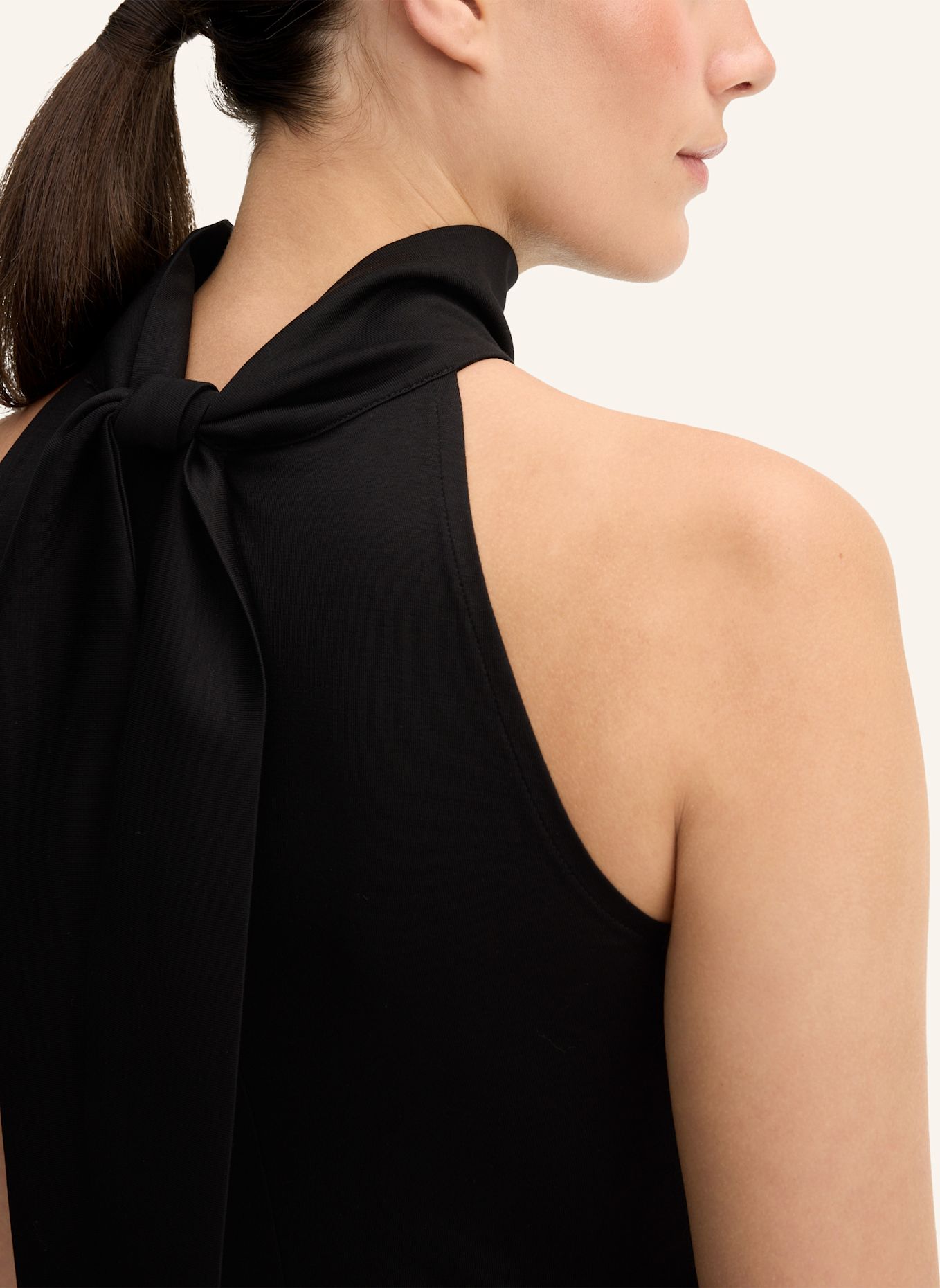 windsor. Top: SCHWARZ