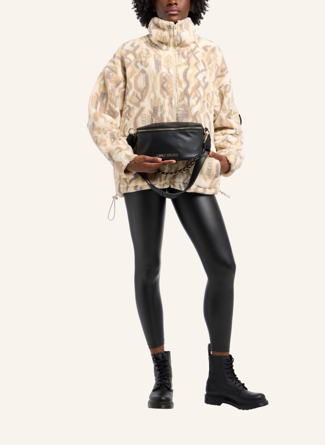 CARLO COLUCCI Slingbag DOLDI: SCHWARZ