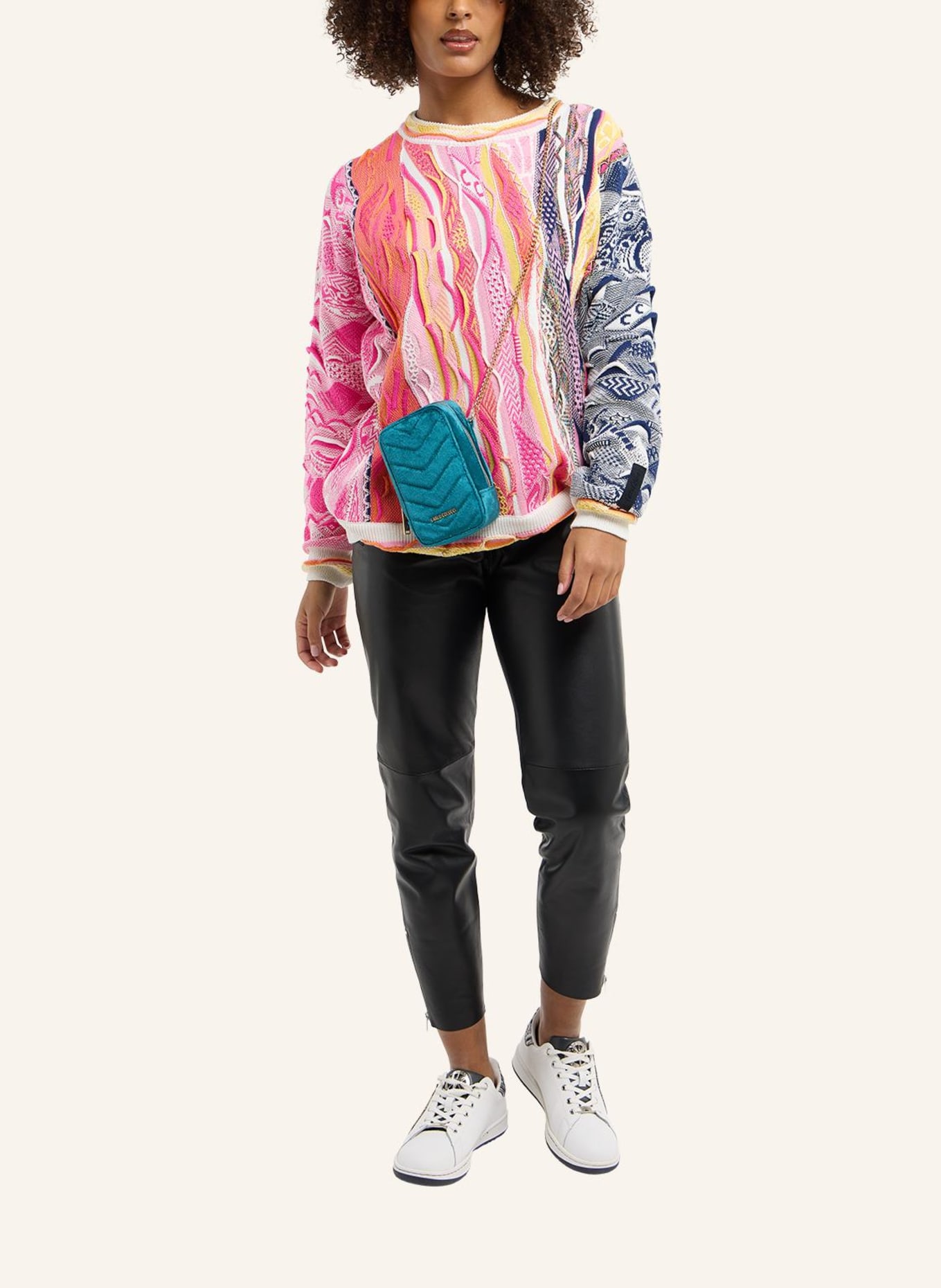 CARLO COLUCCI Samt Umhängetasche mit Kette DELLAVAJA: DUNKELBLAU/ GRAU