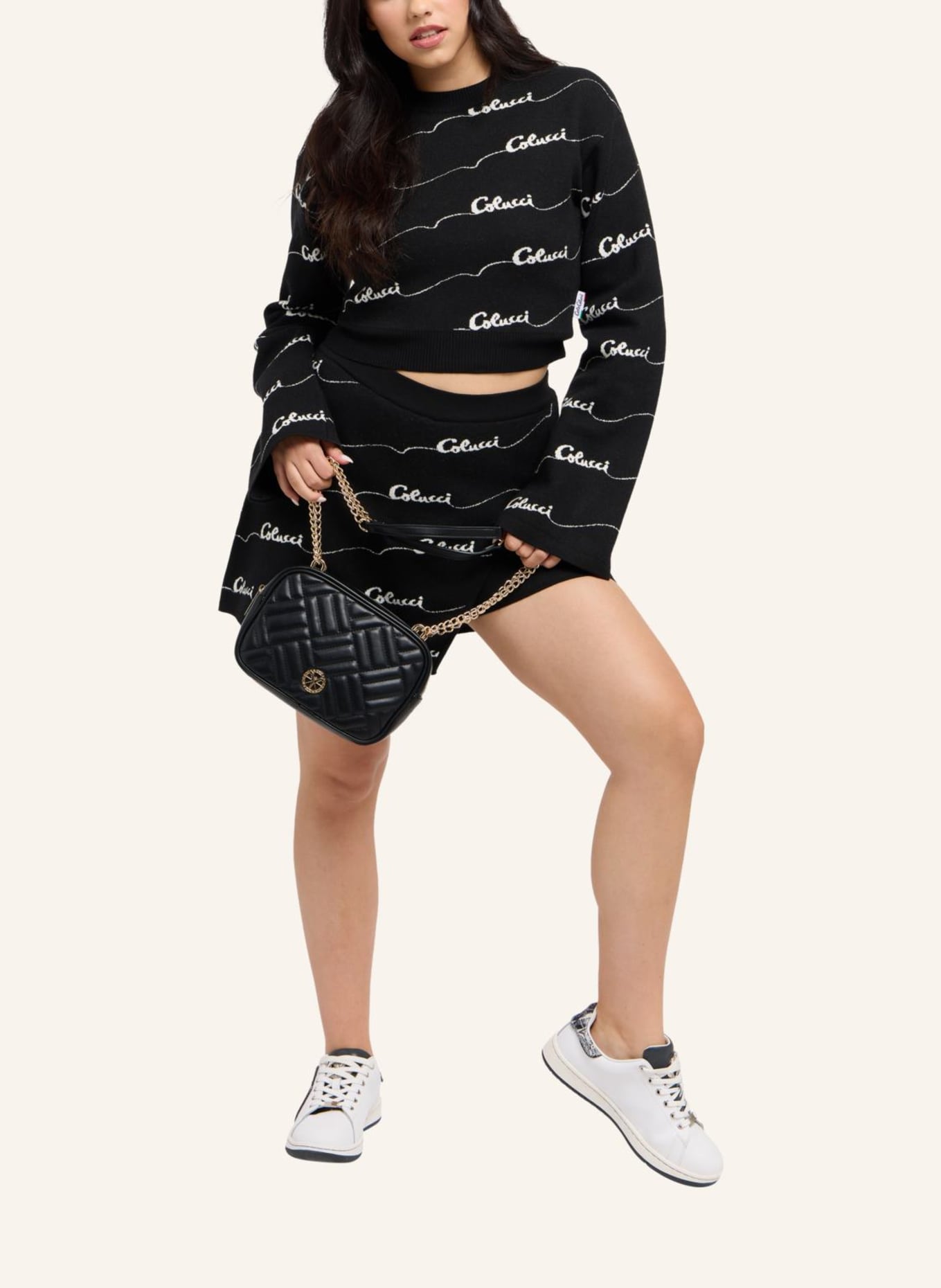 CARLO COLUCCI Wattierte Umhängetasche DI GIROLAMO: SCHWARZ