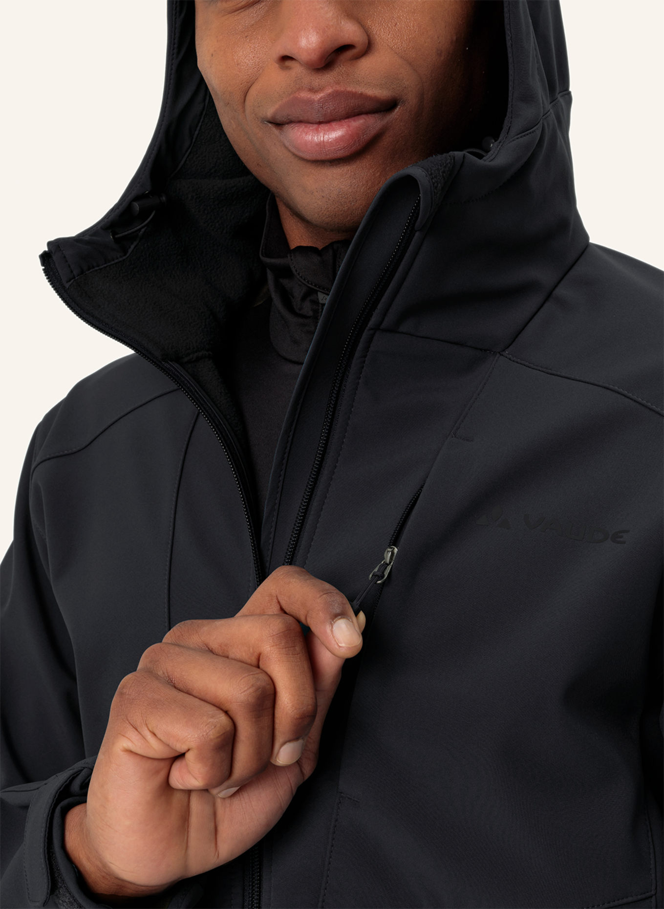 VAUDE Outdoor-Jacke M CYCLONE HOODED JACKET: SCHWARZ