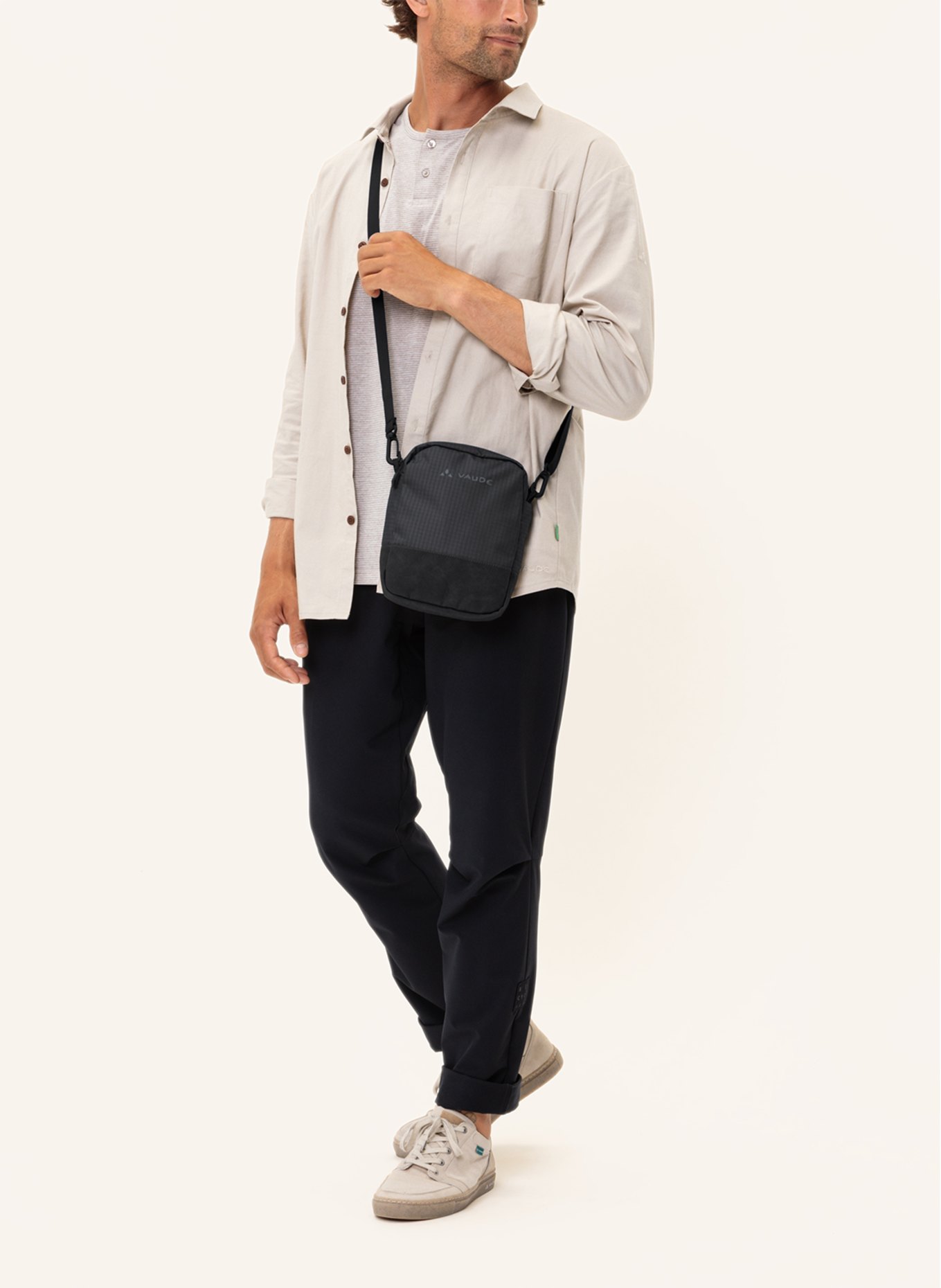 VAUDE Schultertasche CITYBEN: SCHWARZ