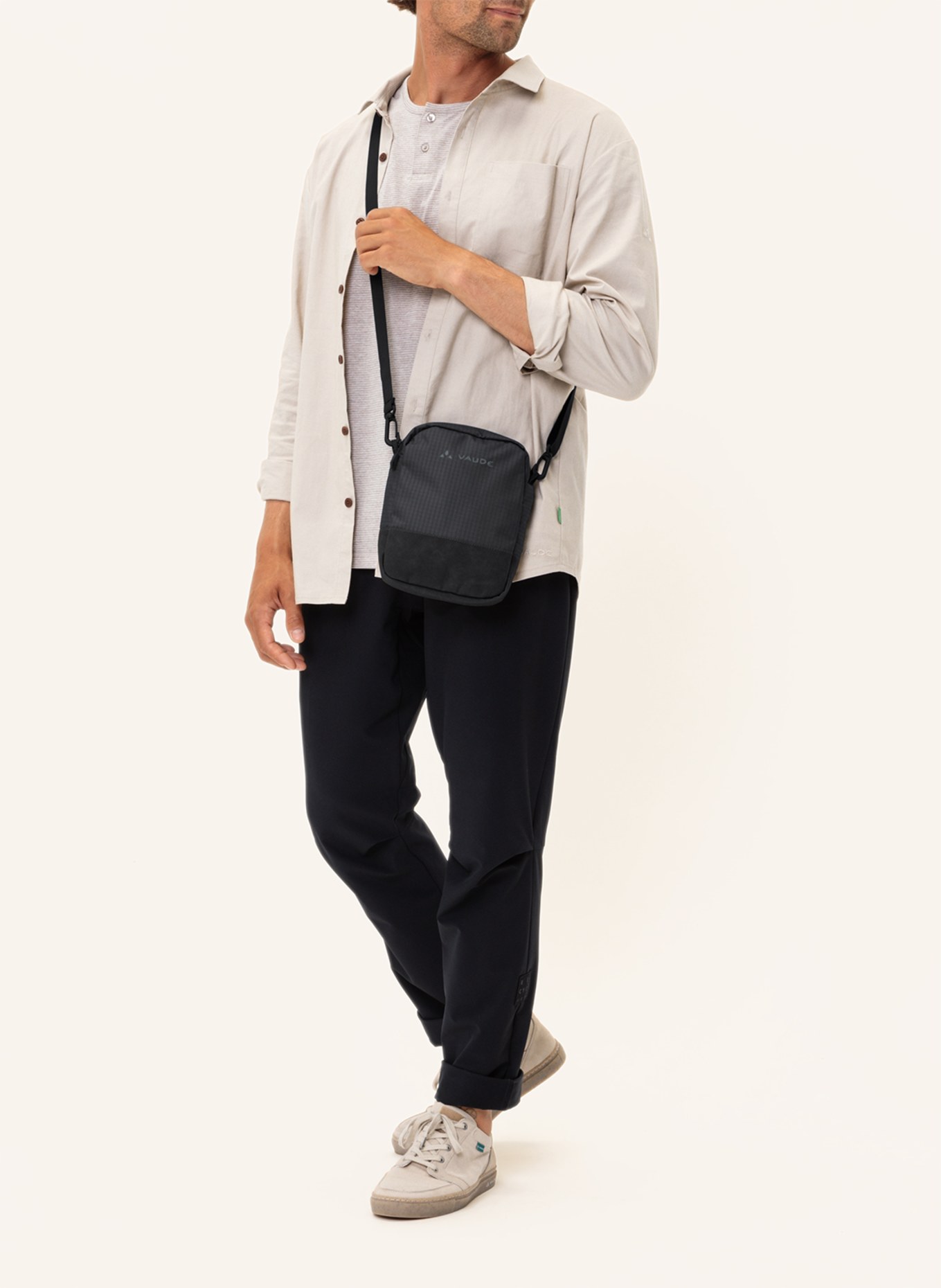 VAUDE Schultertasche CITYBEN: SCHWARZ