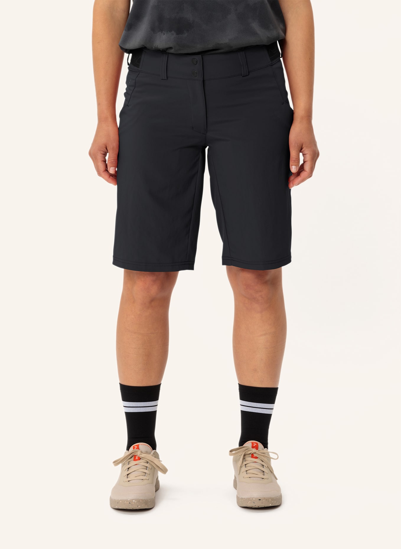 VAUDE Radhose mit gepolstertem Einsatz W LOAMER SHORTS: SCHWARZ