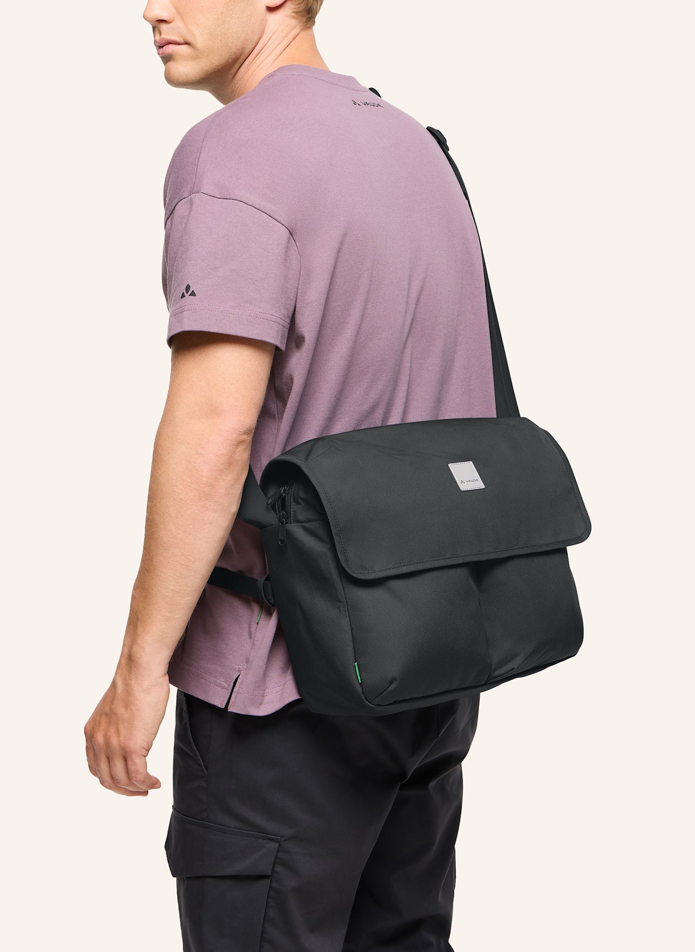 VAUDE Umhängetasche COREWAY MESSENGER 13: SCHWARZ