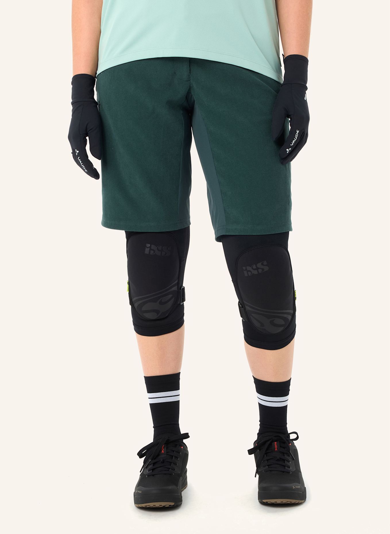 VAUDE Radhose ohne gepolsterten Einsatz W LOAMER BASE CORD SHORTS: GRÜN