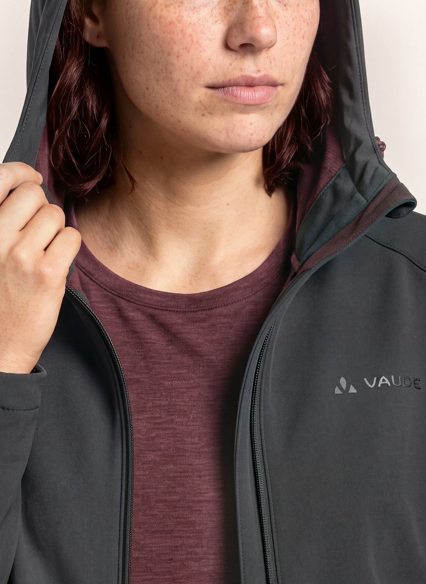 VAUDE Softshell-Jacke W MANANG SOFTSHELL JACKET: GRAU