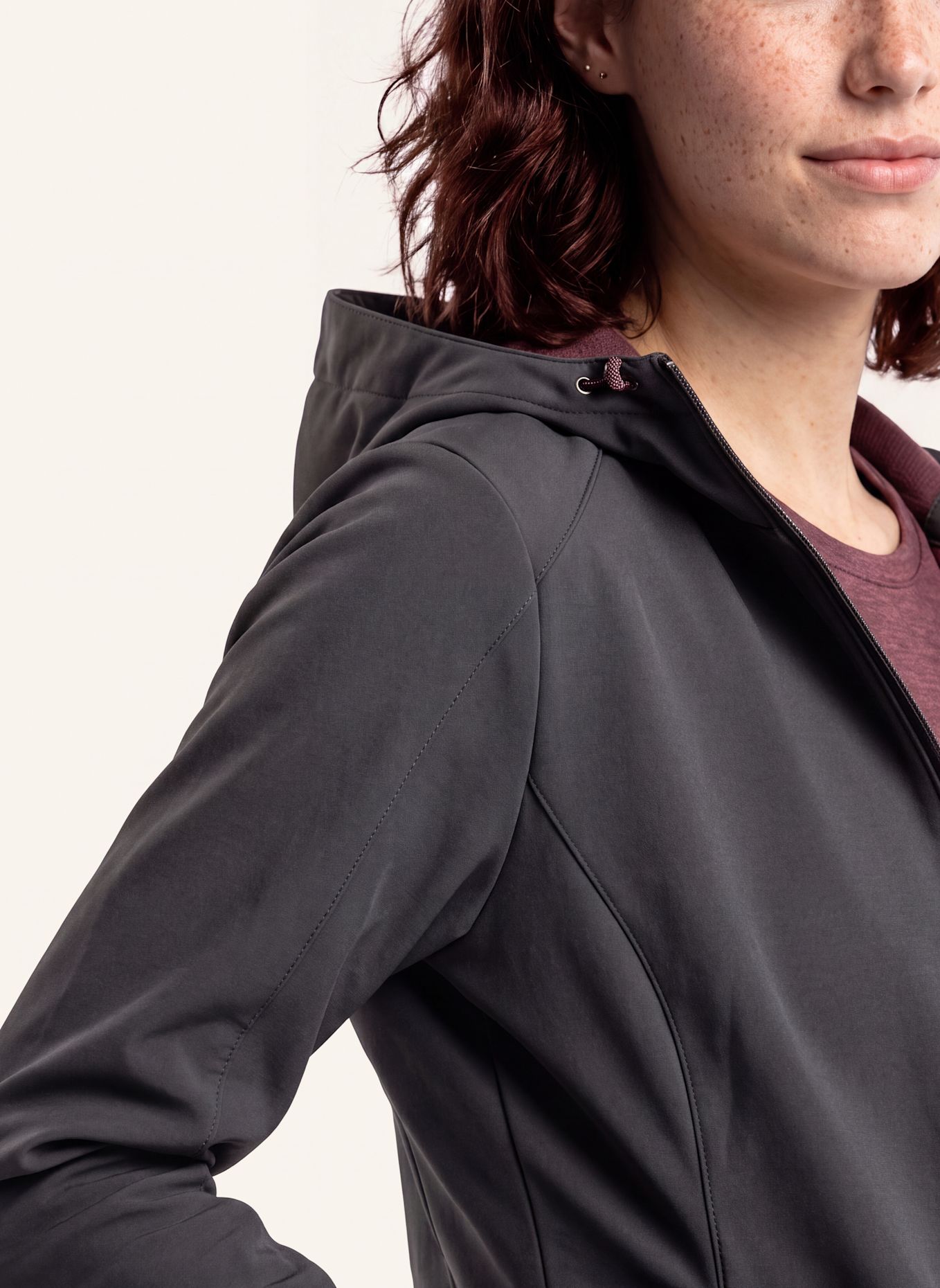 VAUDE Softshell-Jacke W MANANG SOFTSHELL JACKET: GRAU