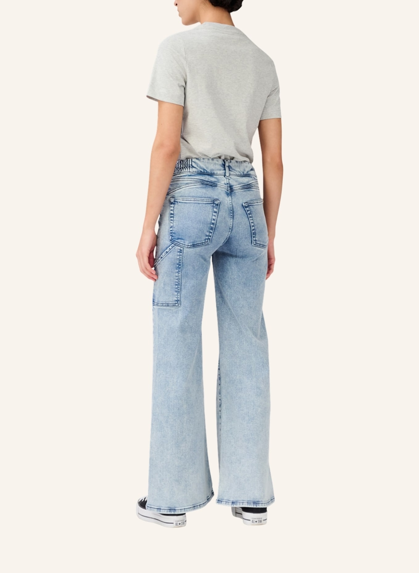 ITEM m6 Flared Jeans WIDE LEGGED HIGH RISE DENIM, Farbe: HELLBLAU (Bild 3)