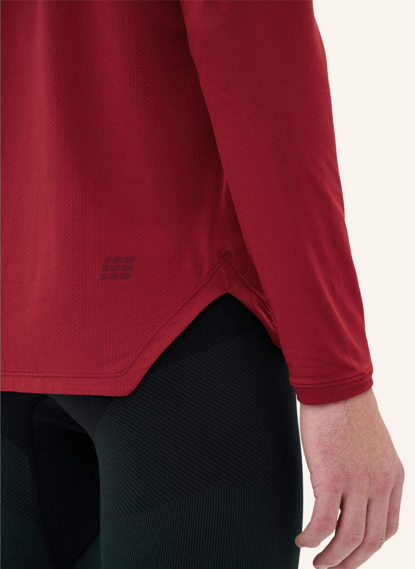 cep Laufshirt THE RUN LONG SLEEVE, Farbe: DUNKELROT (Bild 4)