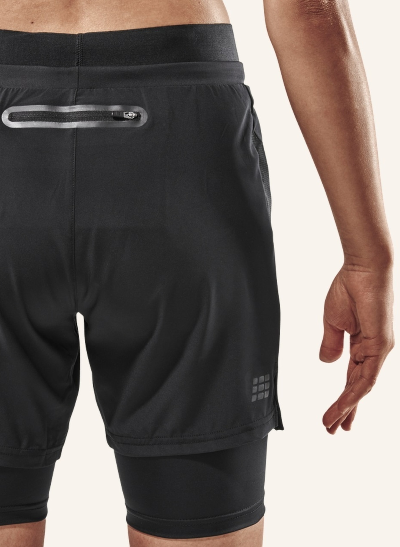 cep 2-in-1 Shorts TRAINING  mit Kompression, Farbe: SCHWARZ (Bild 4)