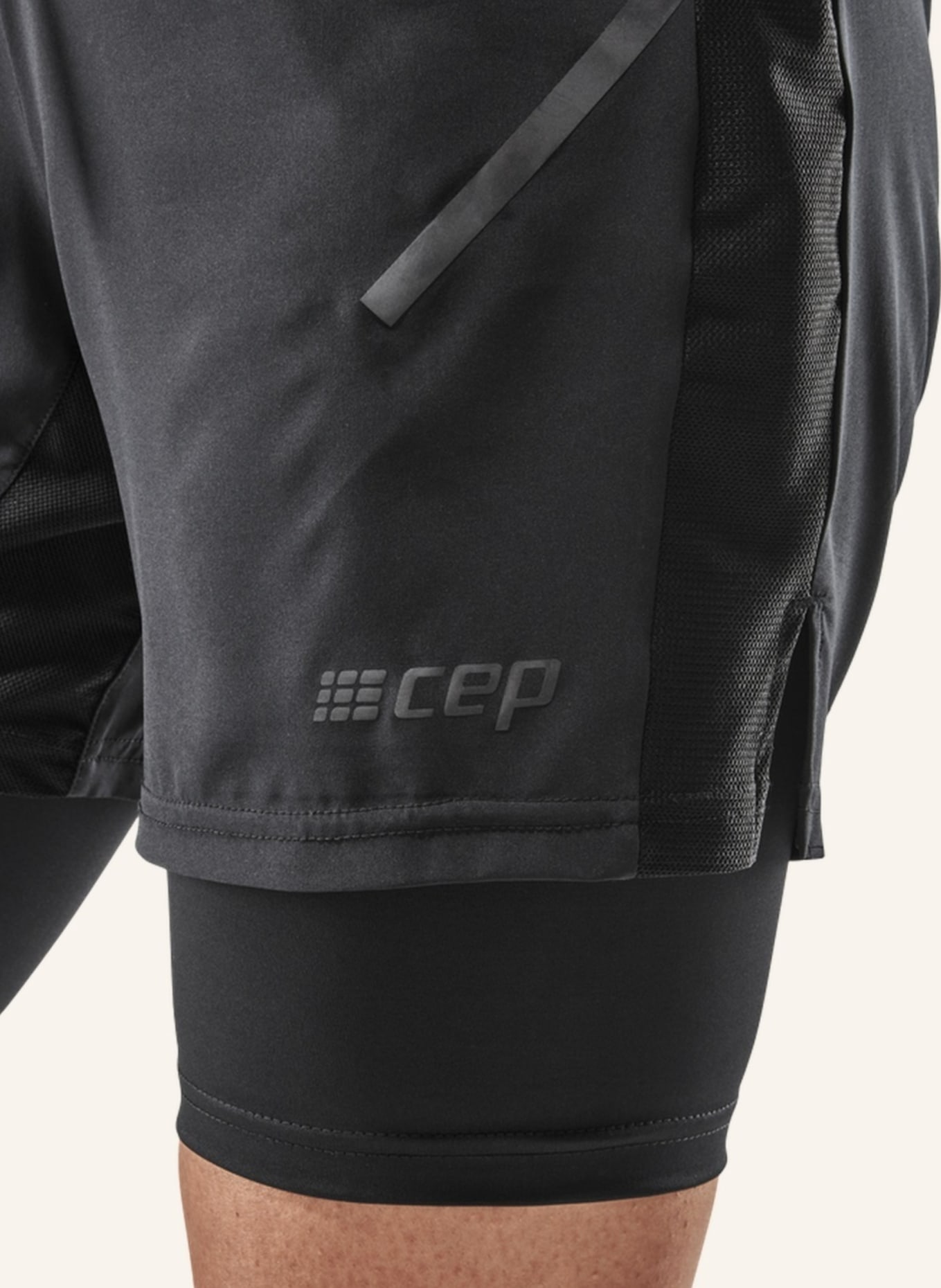 cep 2-in-1 Shorts TRAINING  mit Kompression, Farbe: SCHWARZ (Bild 8)