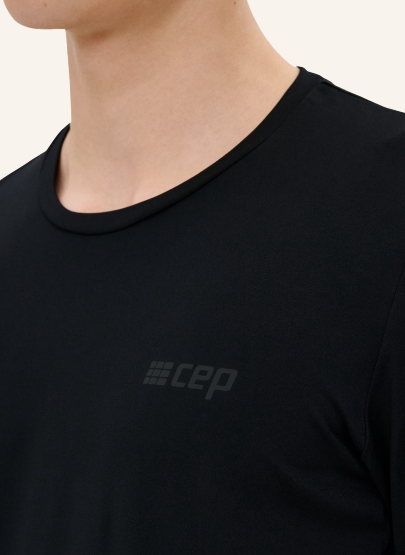 cep Laufshirt THE RUN SHORT SLEEVE, Farbe: SCHWARZ (Bild 3)