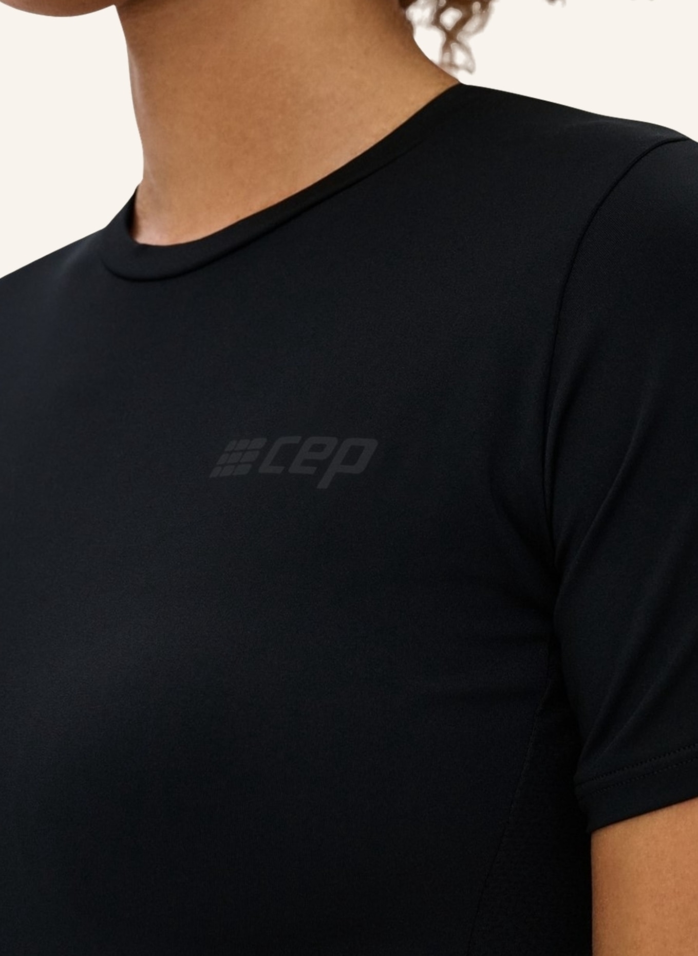 cep Laufshirt THE RUN SHORT SLEEVE, Farbe: SCHWARZ (Bild 4)