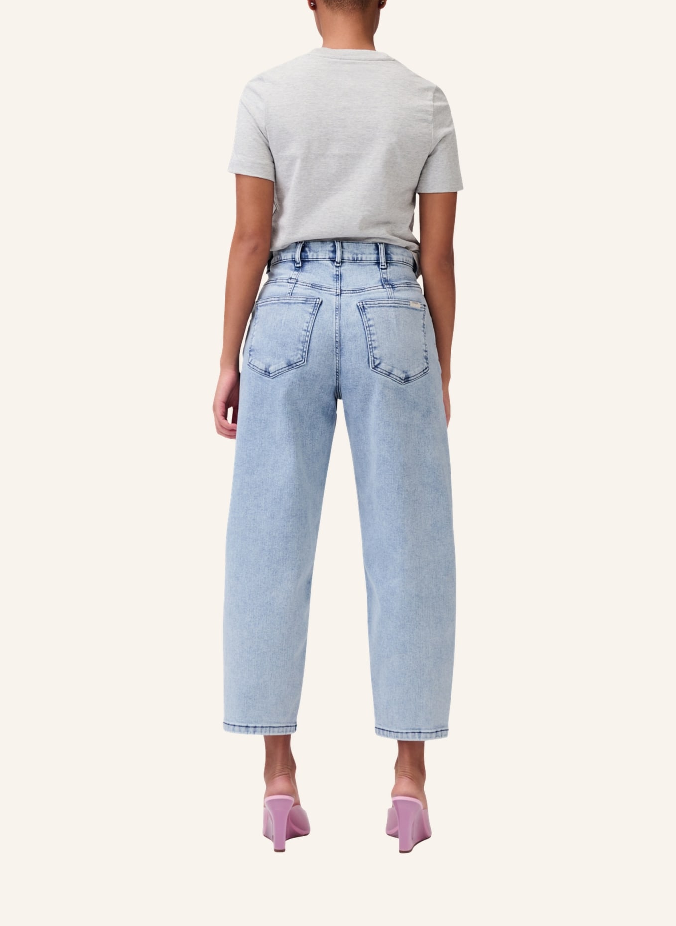 ITEM m6 Mom Jeans RELAXED HIGH RISE DENIM, Farbe: HELLBLAU (Bild 2)