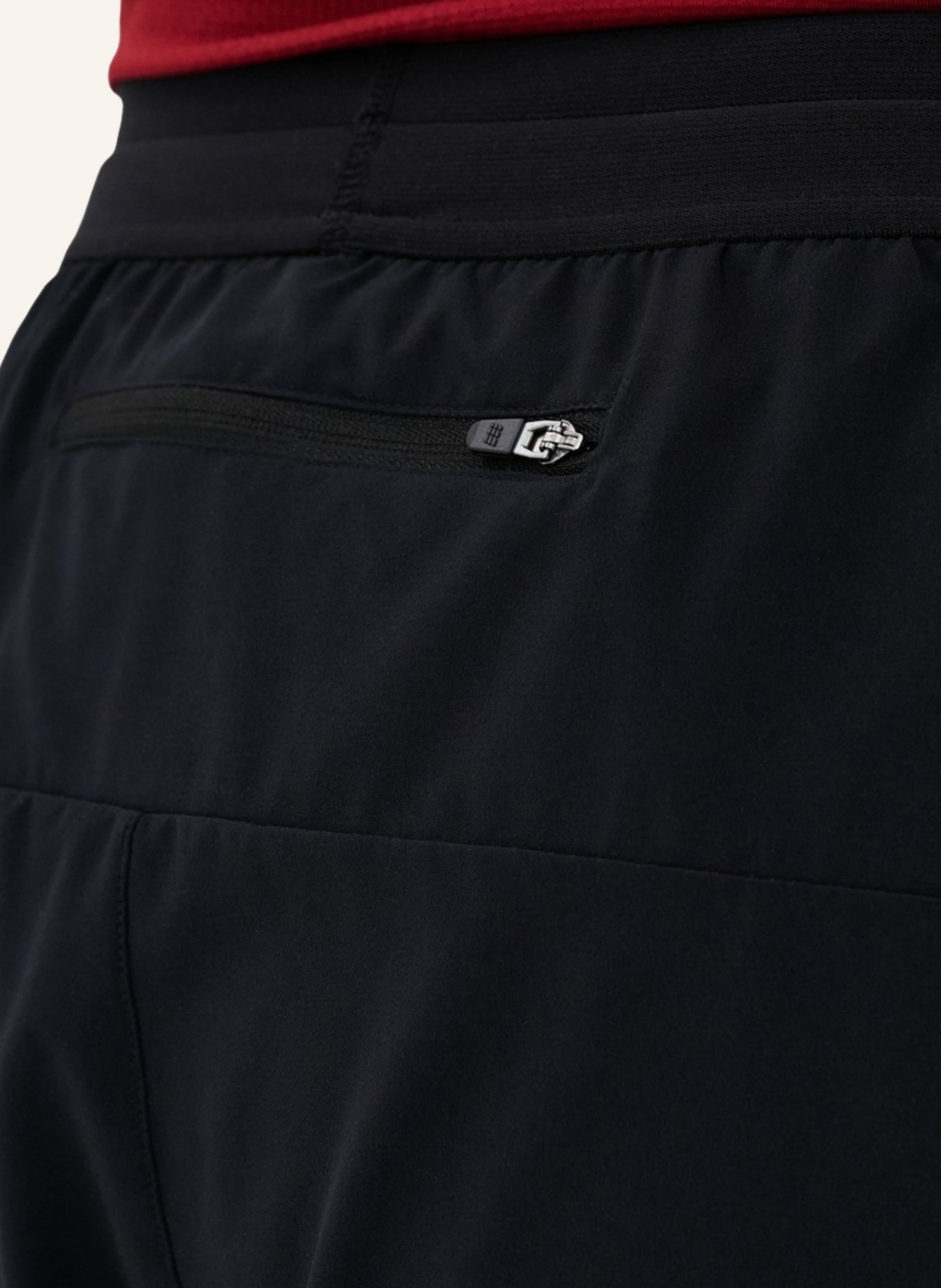 cep 2-in-1 Laufshorts THE RUN mit Kompression, Farbe: SCHWARZ (Bild 5)