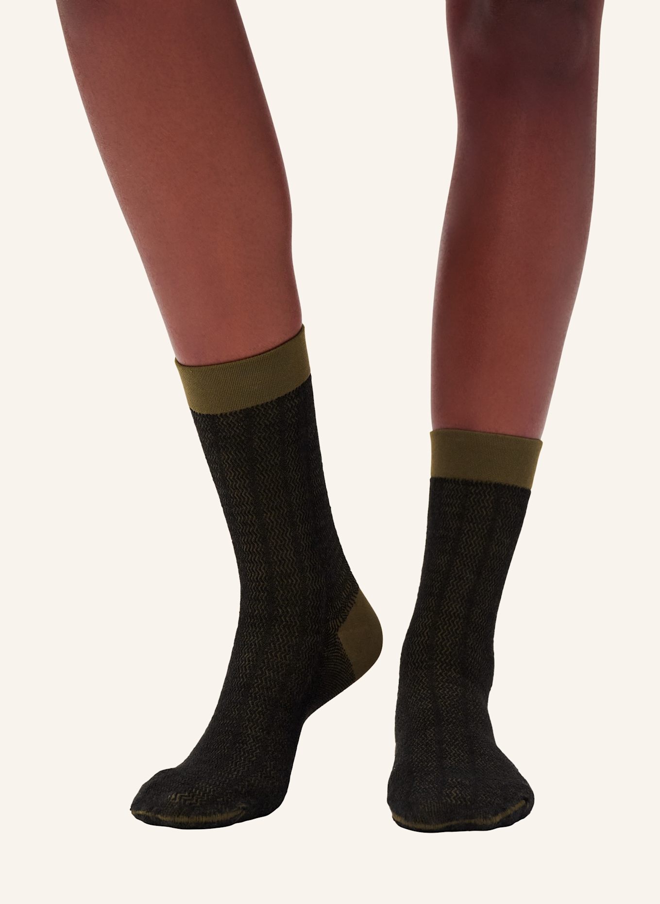 ITEM m6 Socken CASHMERE CONCIOUS: OLIV/ SCHWARZ