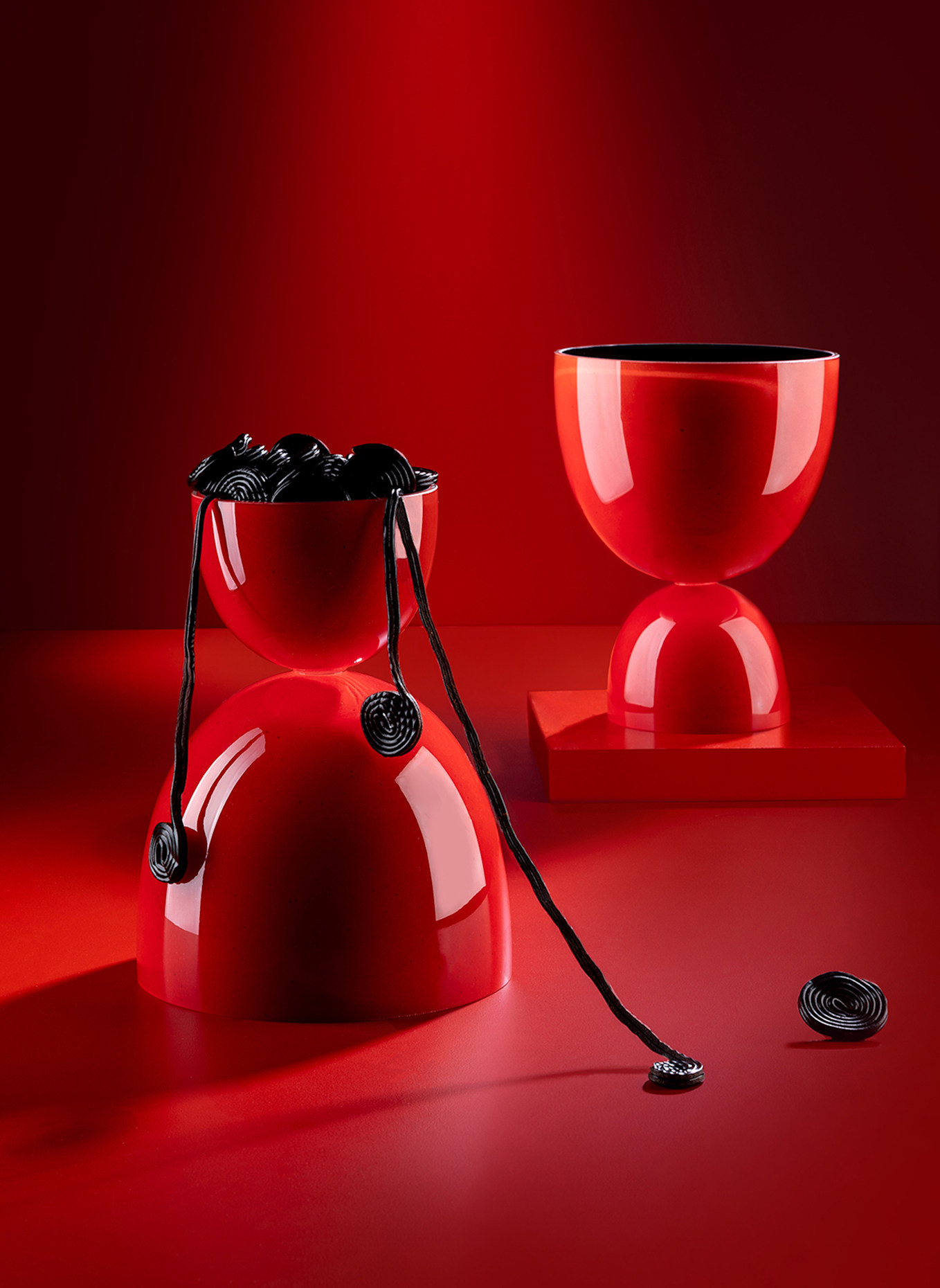 Fink Studio Schale auf Fuß RED PLANET: ROT/ SCHWARZ