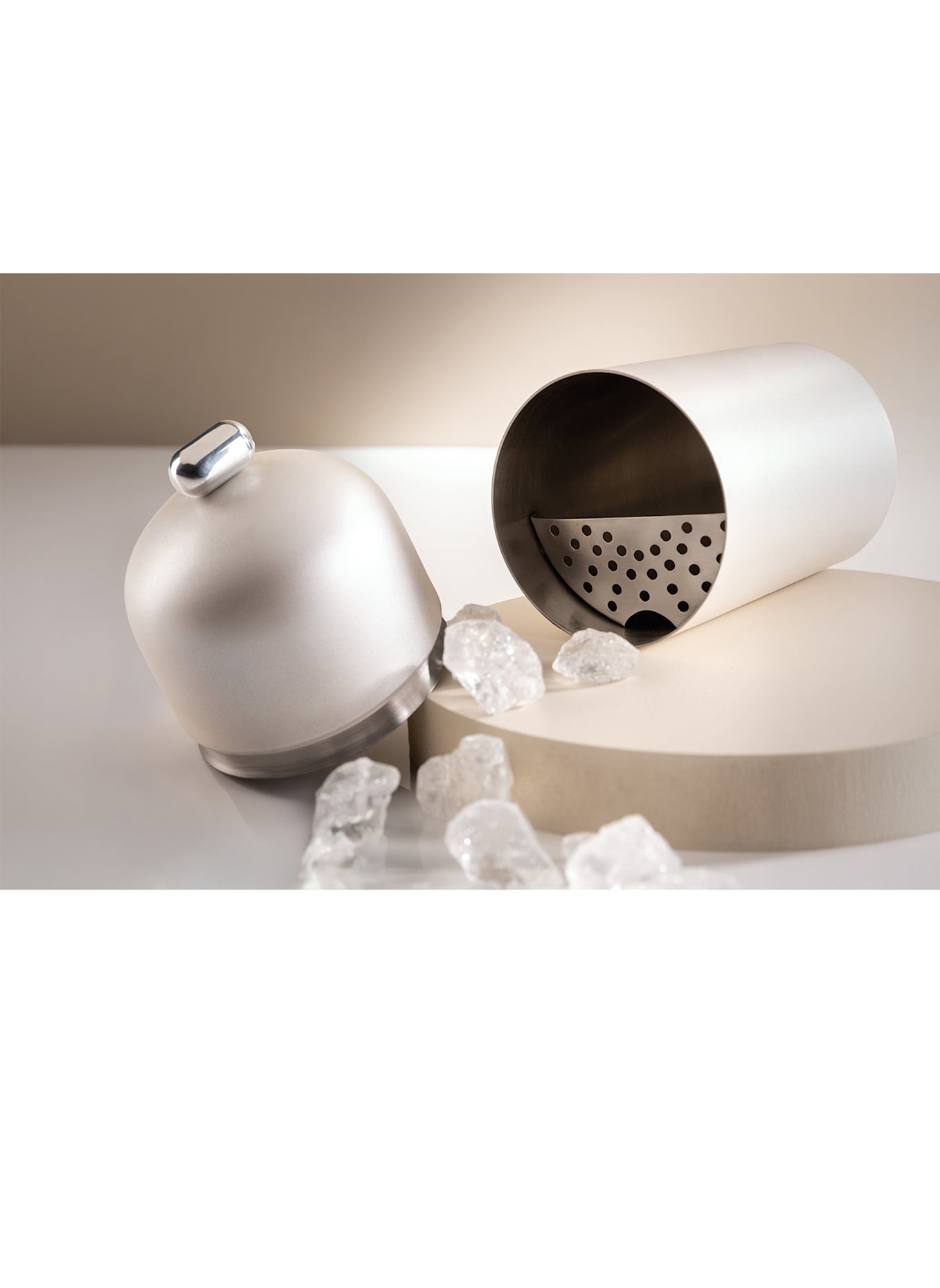 Fink Studio Cocktailshaker SPACE PEARL: SILBER/ CREME