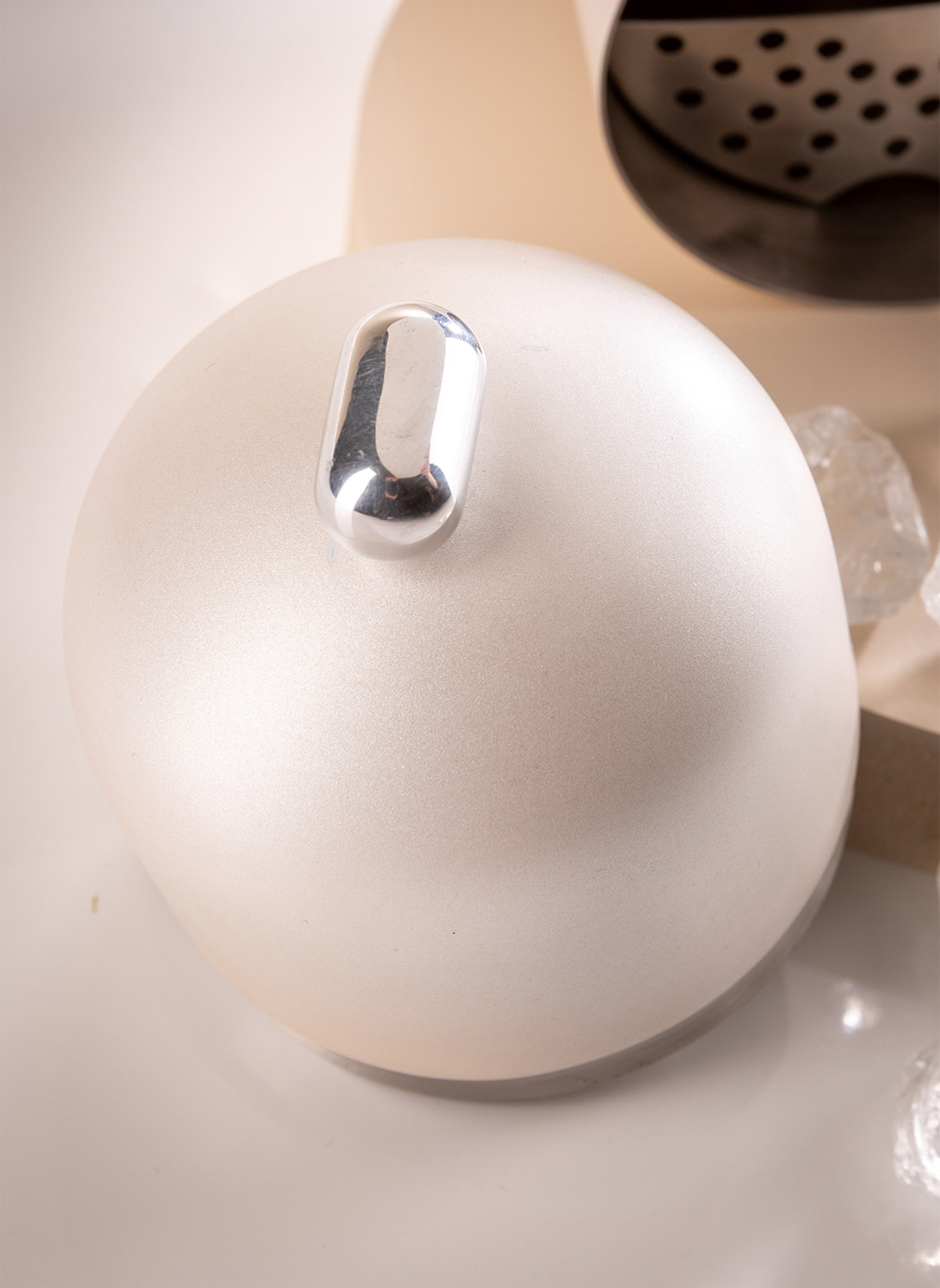 Fink Studio Cocktailshaker SPACE PEARL: SILBER/ CREME