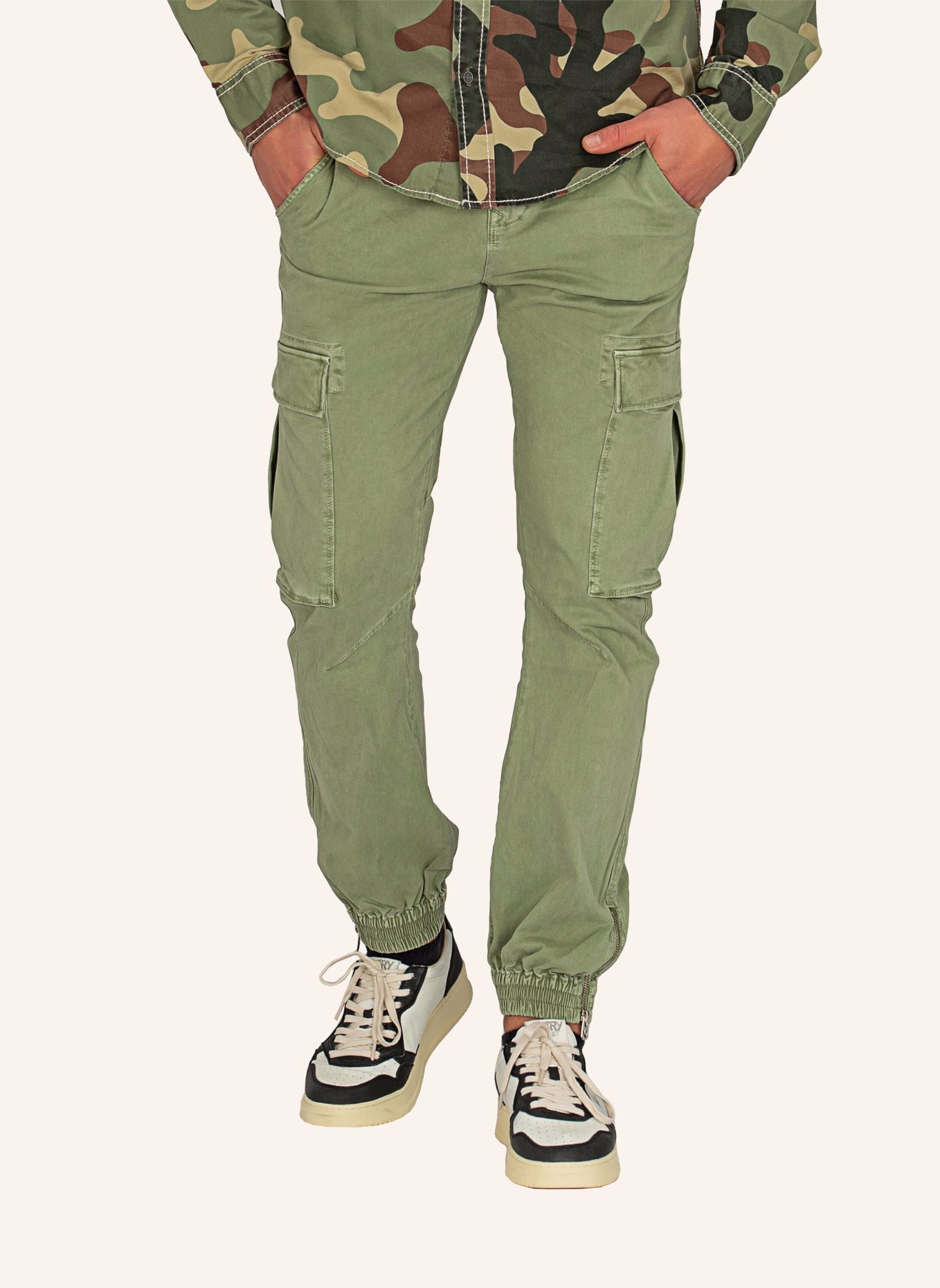 TRUE RELIGION Cargo Pant, Farbe: OLIV (Bild 3)