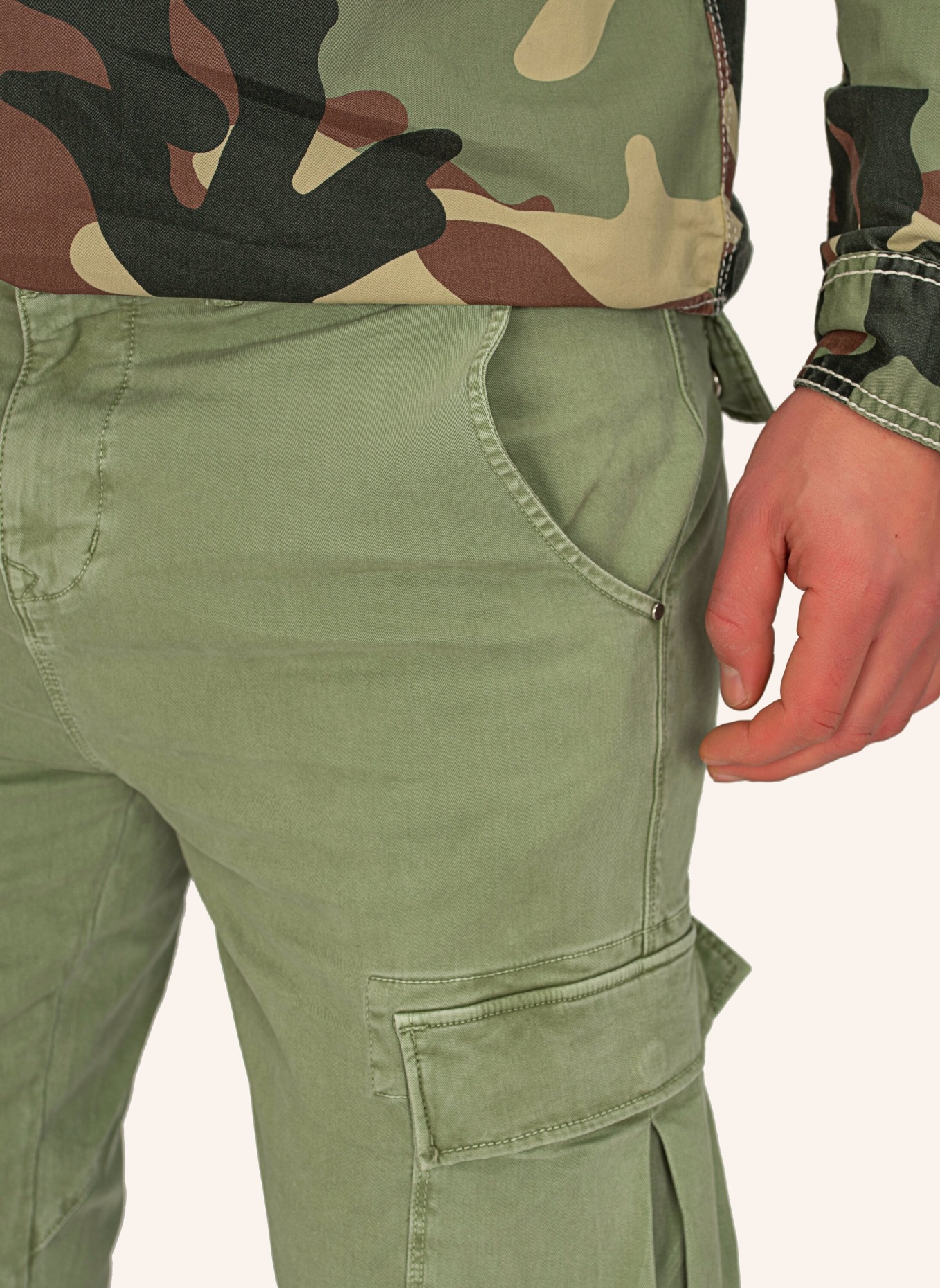 TRUE RELIGION Cargo Pant, Farbe: OLIV (Bild 8)