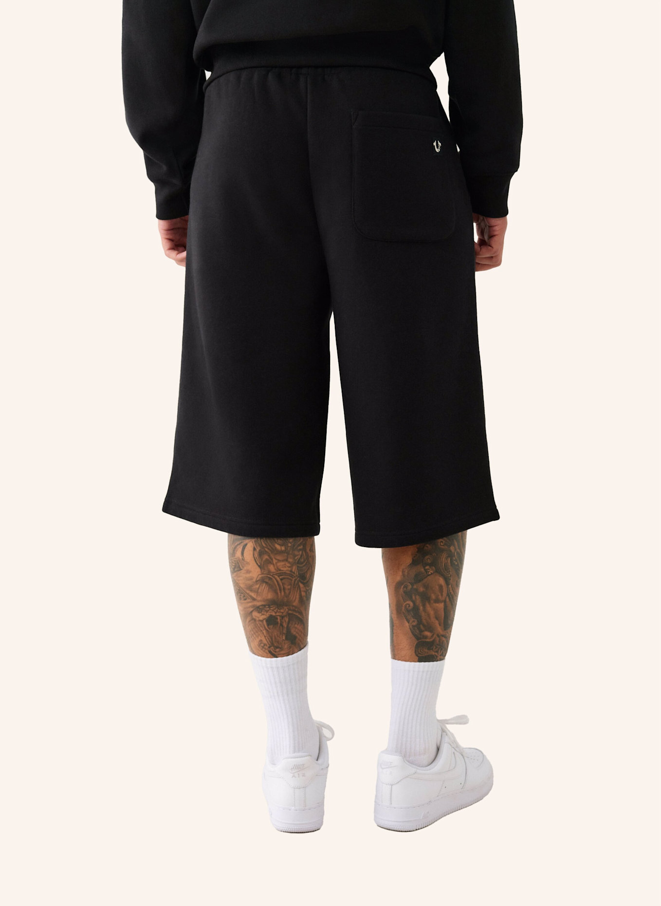 TRUE RELIGION Sweatshorts: SCHWARZ