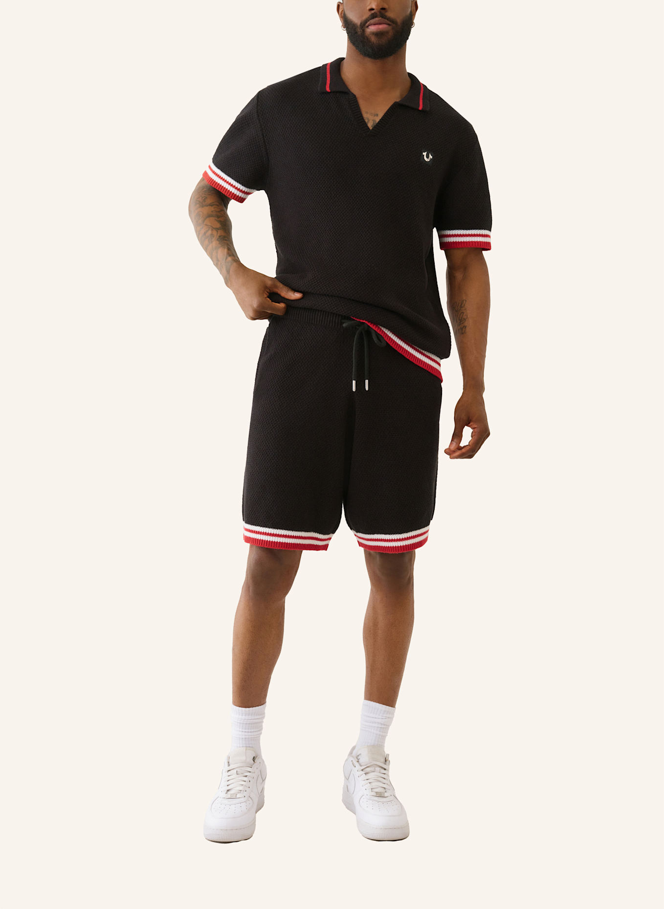 TRUE RELIGION Sweatshorts: SCHWARZ