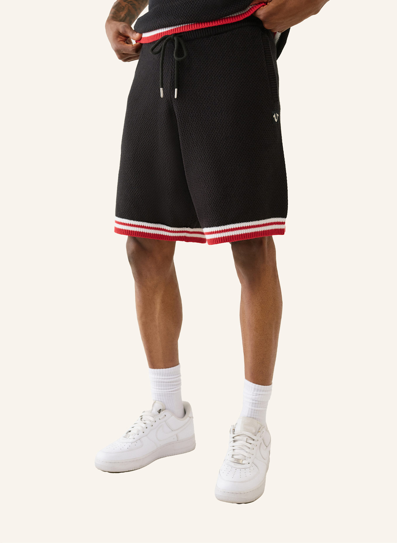 TRUE RELIGION Sweatshorts: SCHWARZ