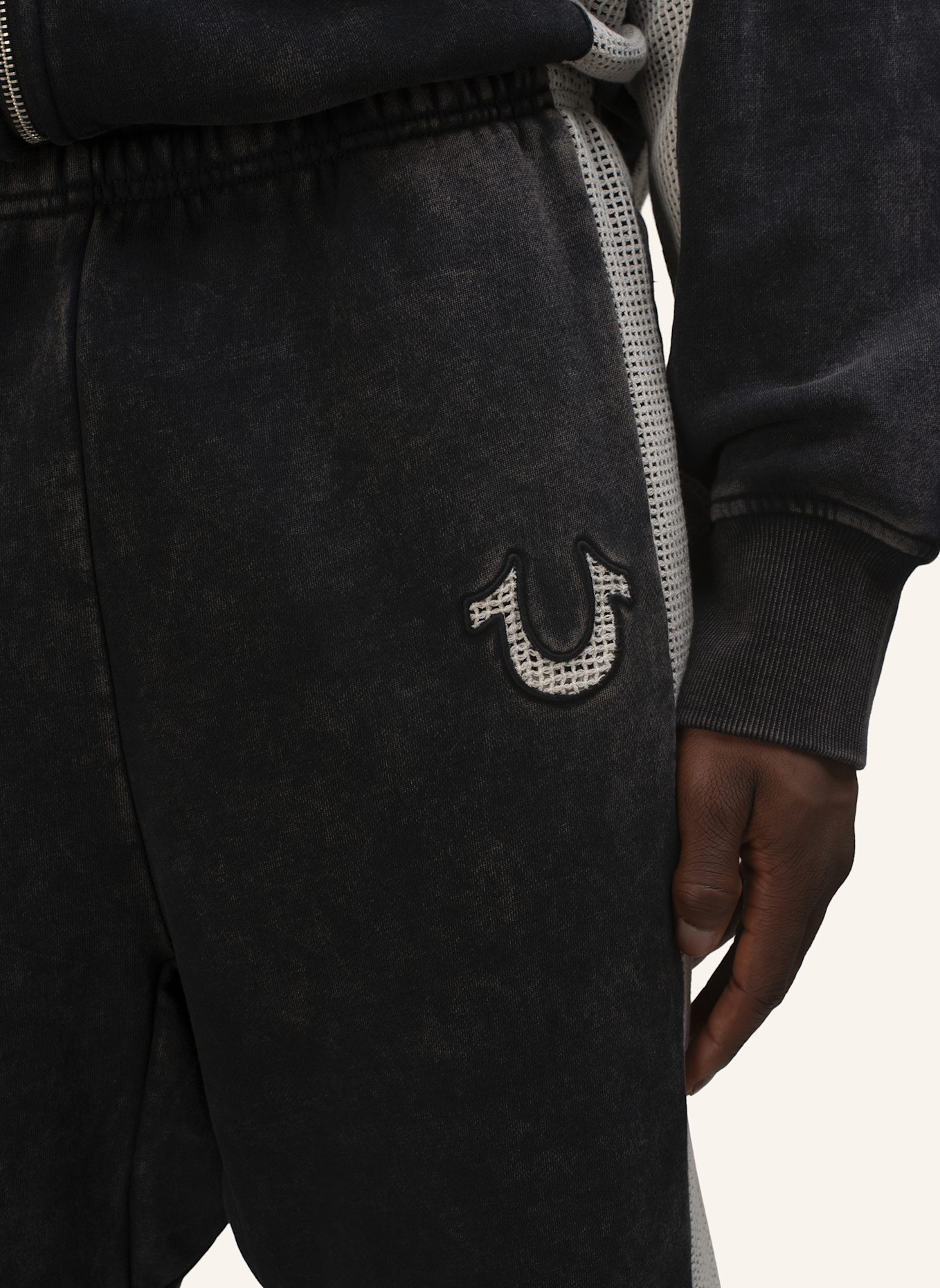 TRUE RELIGION Sweathose: SCHWARZ