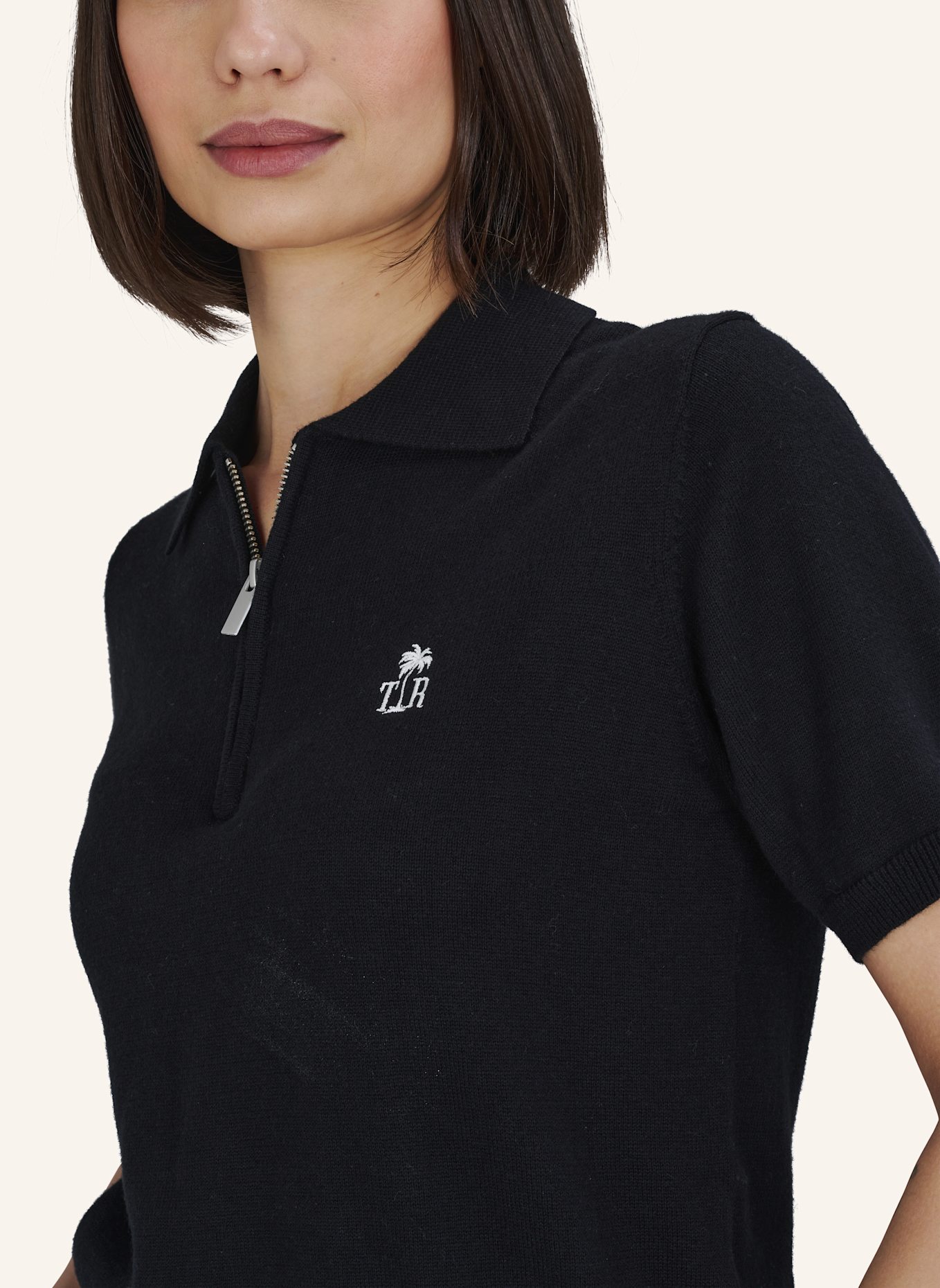 TRUE RELIGION Poloshirt: SCHWARZ
