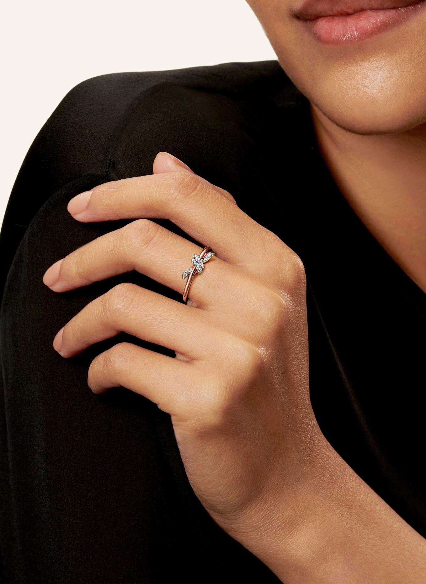 TIFFANY & Co. Ring TIFFANY KNOT aus 18 Karat Roségold und Platin mit Diamanten: ROSÉGOLD/ SILBER