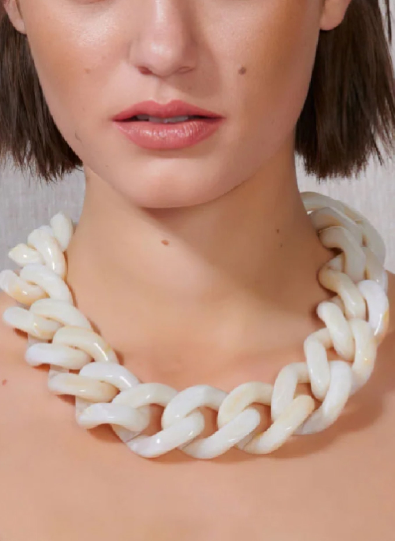 VANESSA BARONI Halskette FLAT CHAIN NECKLACE PEARL MARBLE by GLAMBOU, Farbe: WEISS (Bild 2)