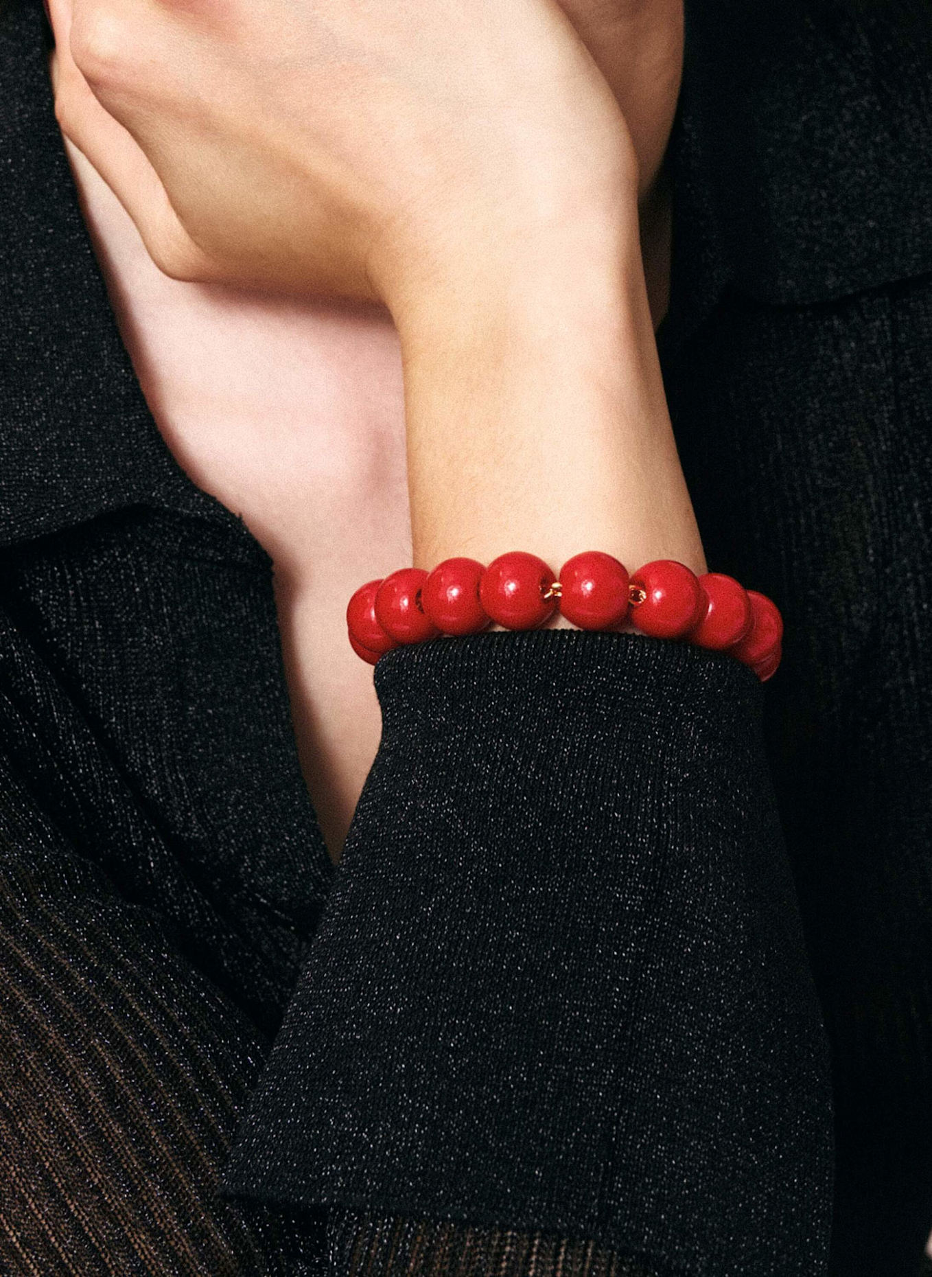 VANESSA BARONI Armband MINI BEADS BRACELET SCARLET RED by GLAMBOU, Farbe: GOLD (Bild 2)