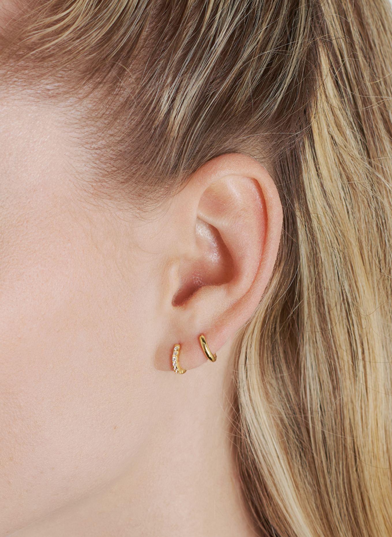 OHH LUILU Ohrringe KYLEE HOOP MINI by GLAMBOU: GOLD