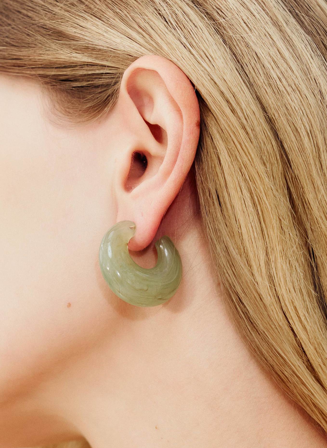 VANESSA BARONI Ohrhänger MOON EARRING JADE by GLAMBOU: GRÜN