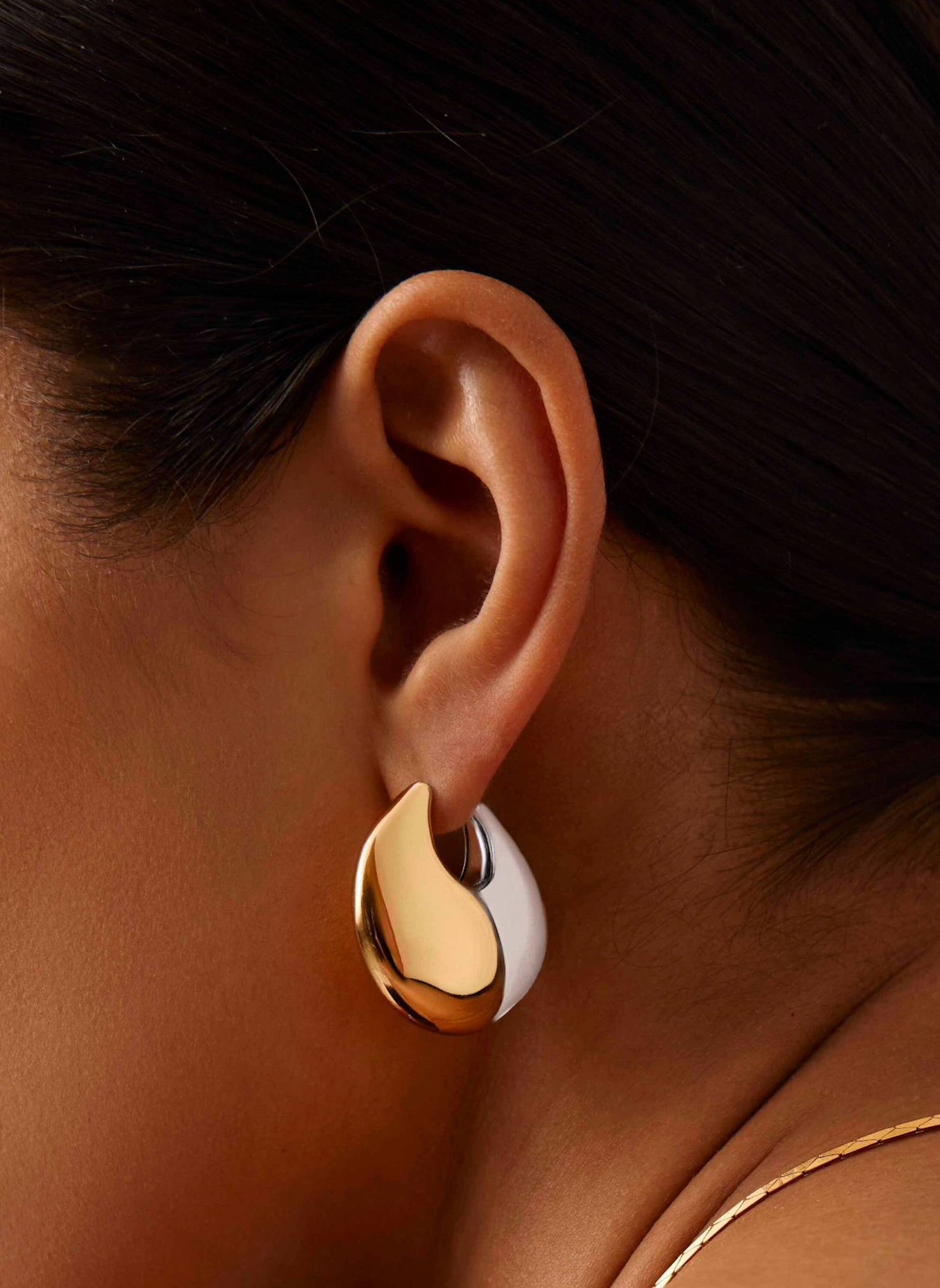 MISSOMA Ohrhänger SCULPUTRAL PEBBLE LARGE HOOPS by GLAMBOU: GOLD