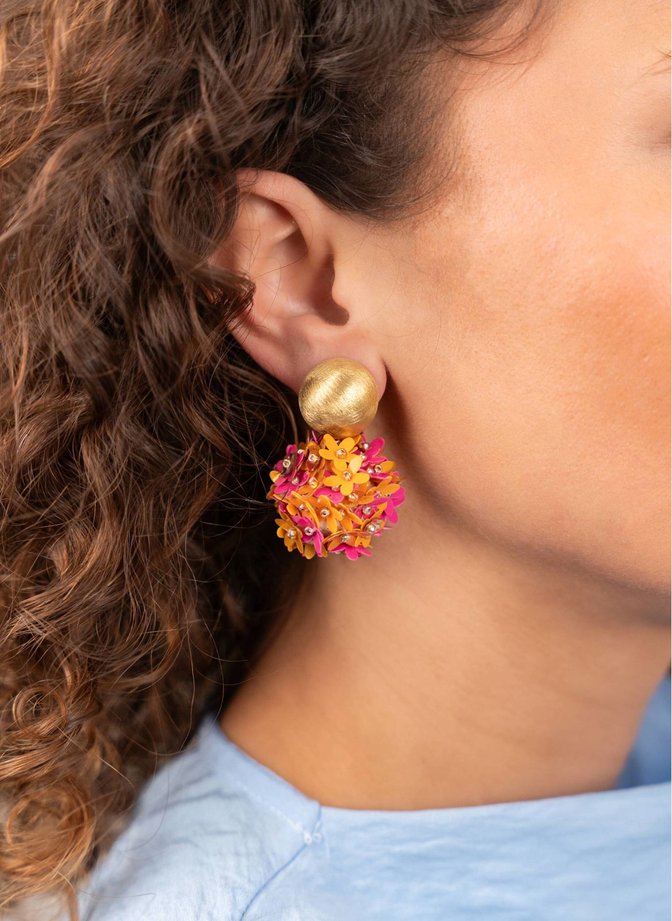 LOTT.gioielli Ohrhänger DAISY SEQUIN FLOWER GLOBE M SUNSET by GLAMBOU: GOLD