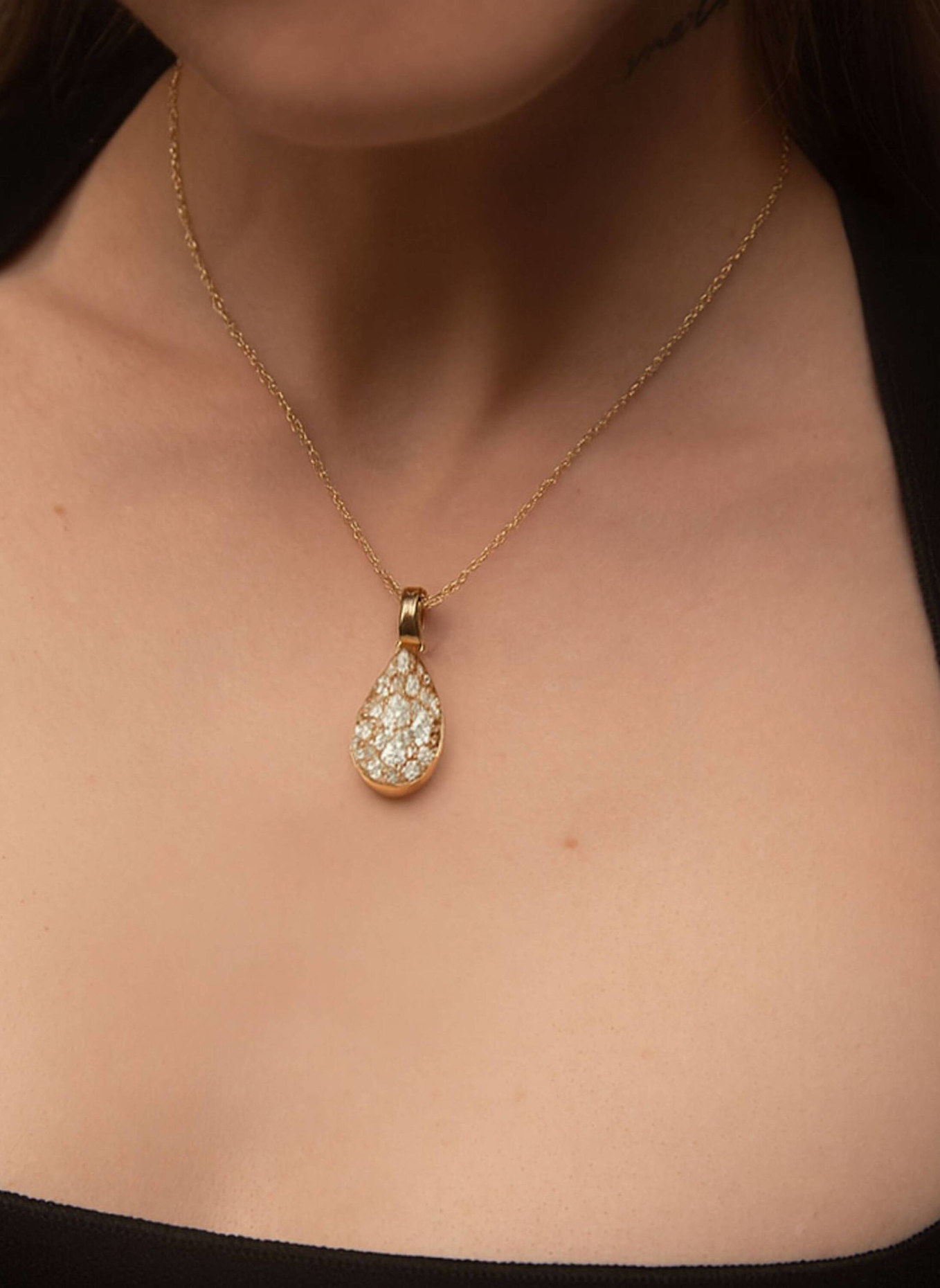 YOJ Halsketten PETRA PAVE PENDANT NECKLACE by GLAMBOU: GOLD