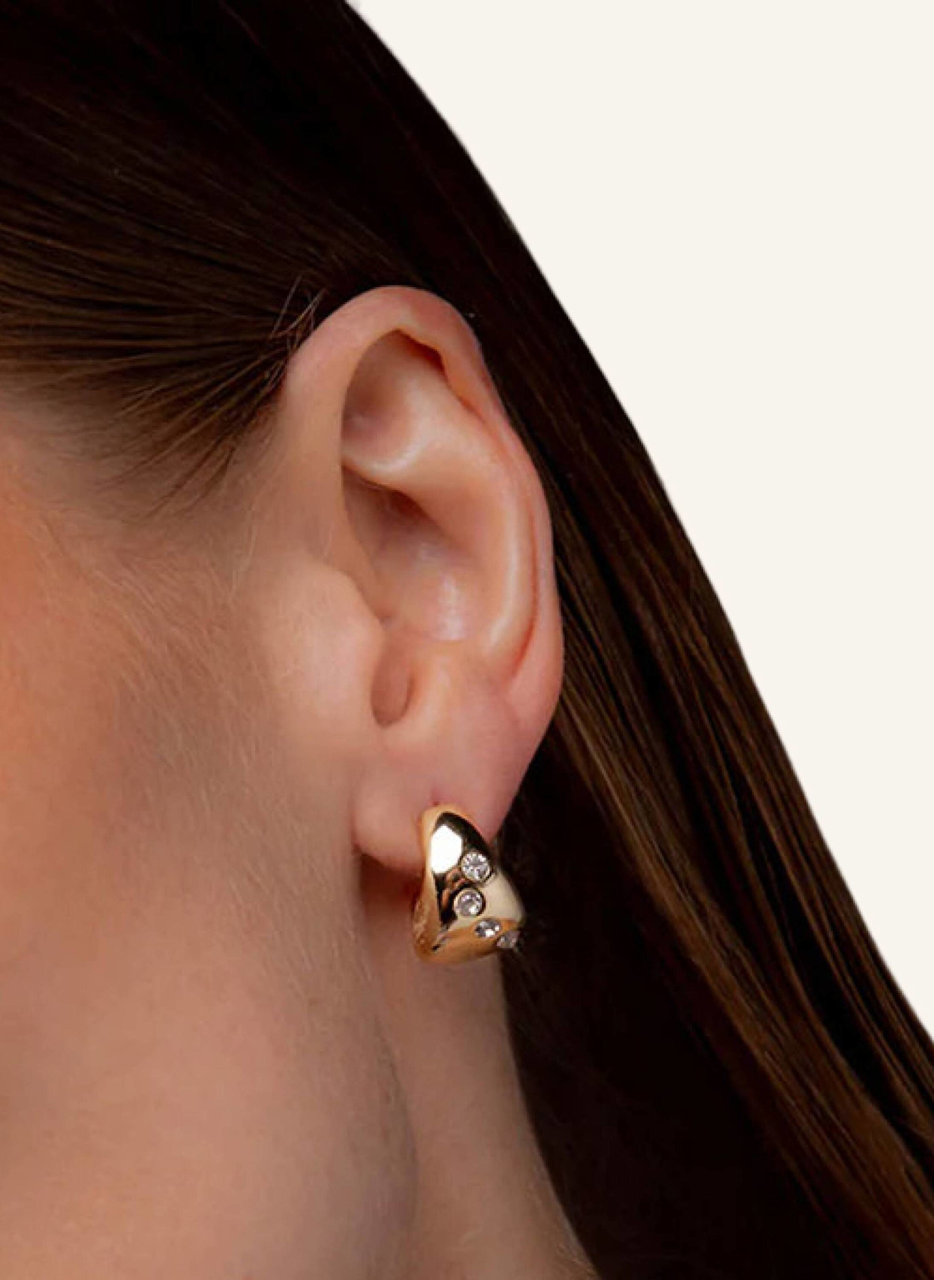 YOJ Ohrstecker REMENI CRYSTAL CHUBBY HOOP EARRINGS by GLAMBOU: GOLD